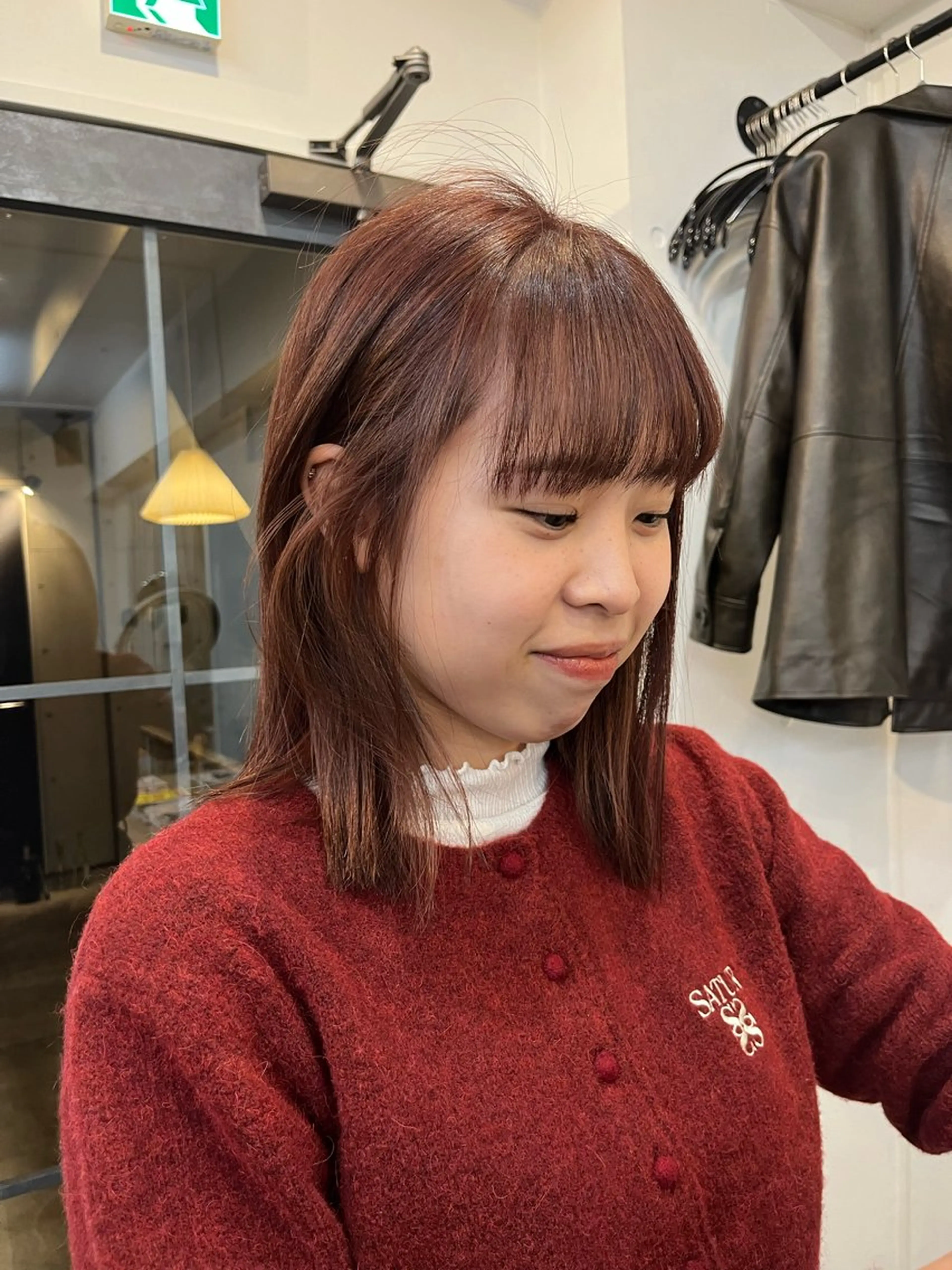 ミディアム カット ヘアカラー riko／ SYS by fitのヘアスタイル