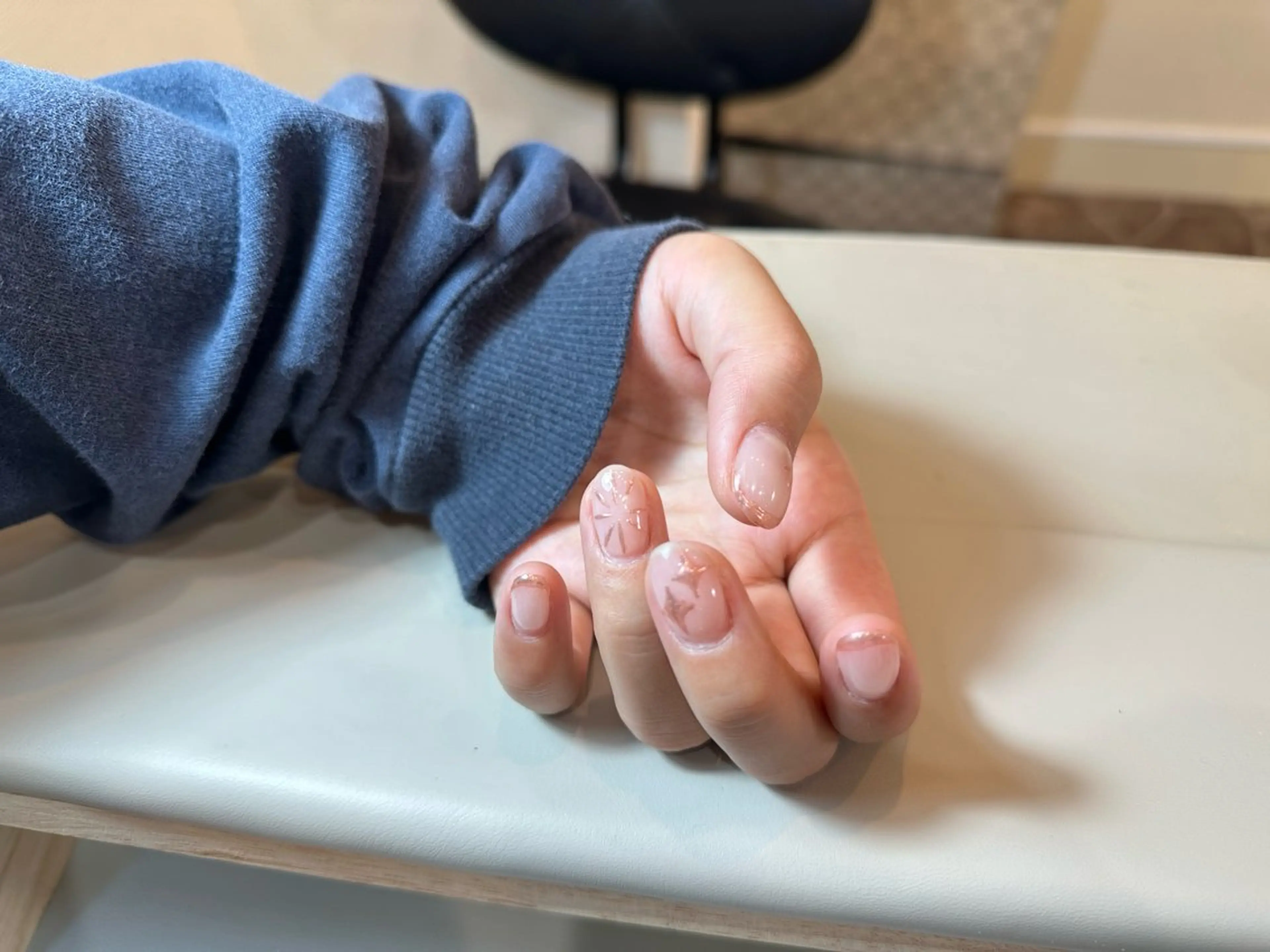 ショート ハンドネイル フットネイル ハンドケア シン メのネイルデザイン