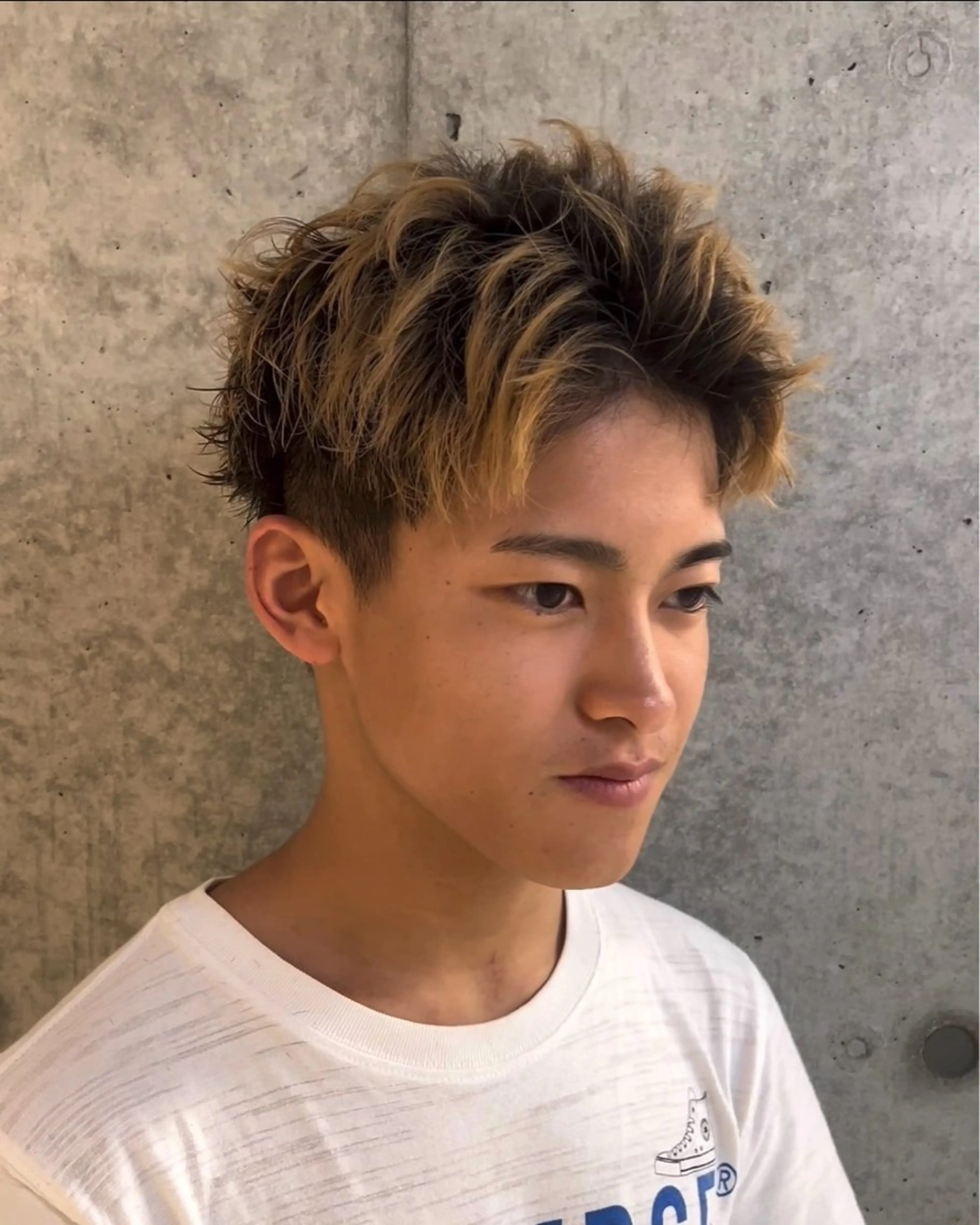 メンズ メンズハイトーン スパイキーショート カット ❤️‍🔥Ai/メン ズカット❤️‍🔥のヘアスタイル