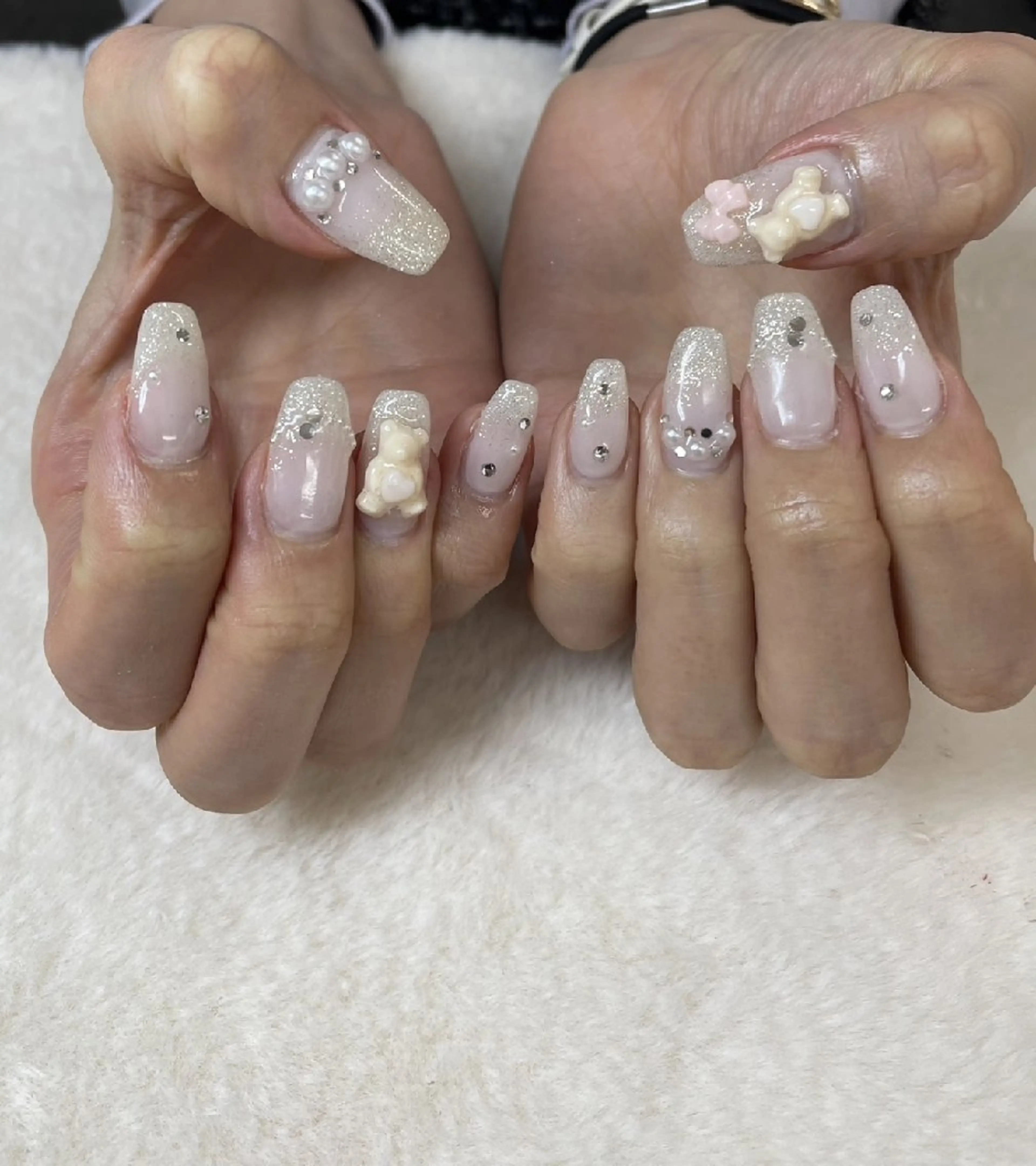 ネイル グラデーション ラメ(グリッター) ラメグラデーション ストーンネイル ワンホンネイル ハンドネイル ハンドケア 心斎橋Salon Epokkuのネイルデザイン