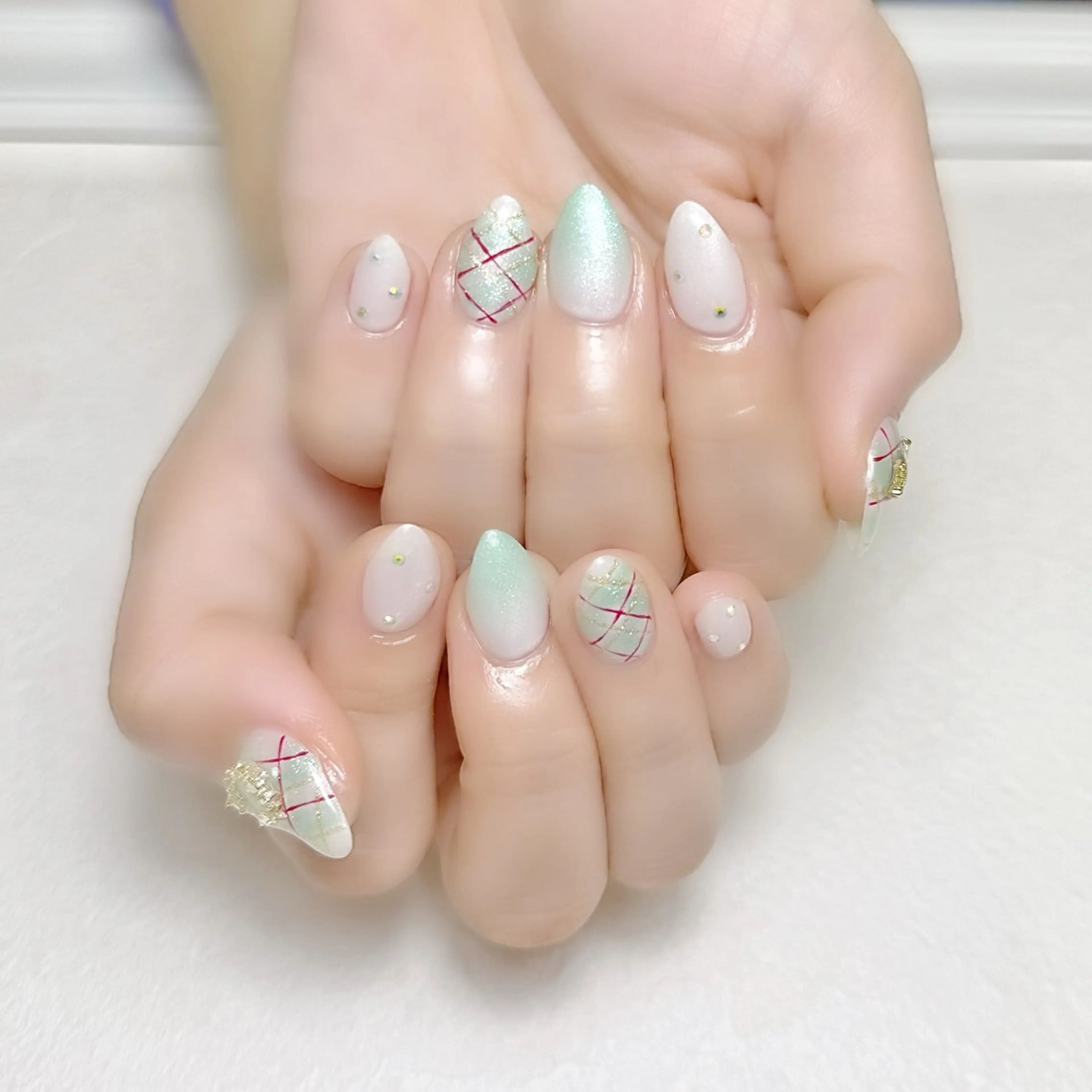 ネイル グラデーション グリーン キラキラネイル 冬ネイル クリスマス rouse nail RISATOのネイルデザイン