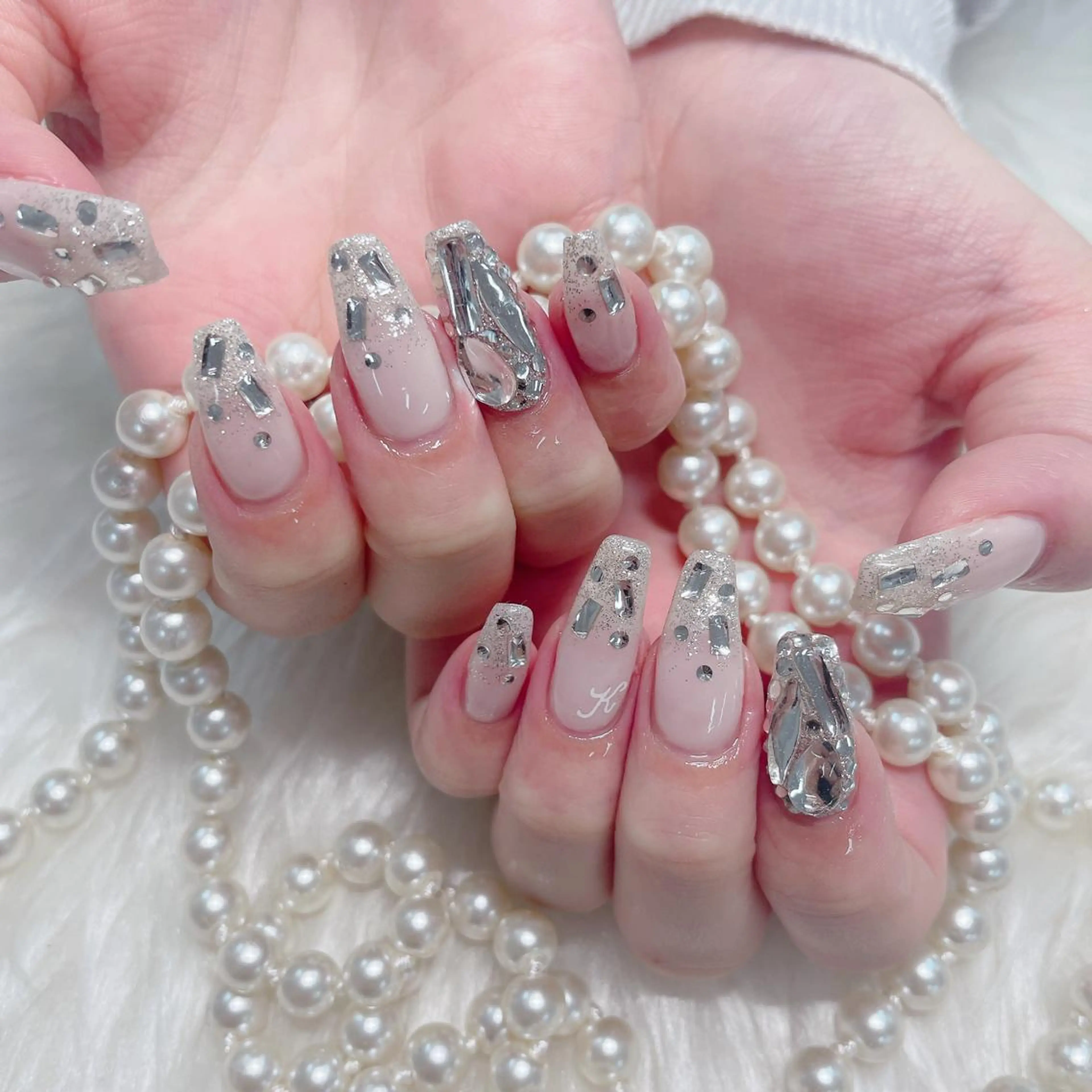 ネイル Go  Today シェアサロン 新宿Gratia店所属・杉山 栞のネイルデザイン