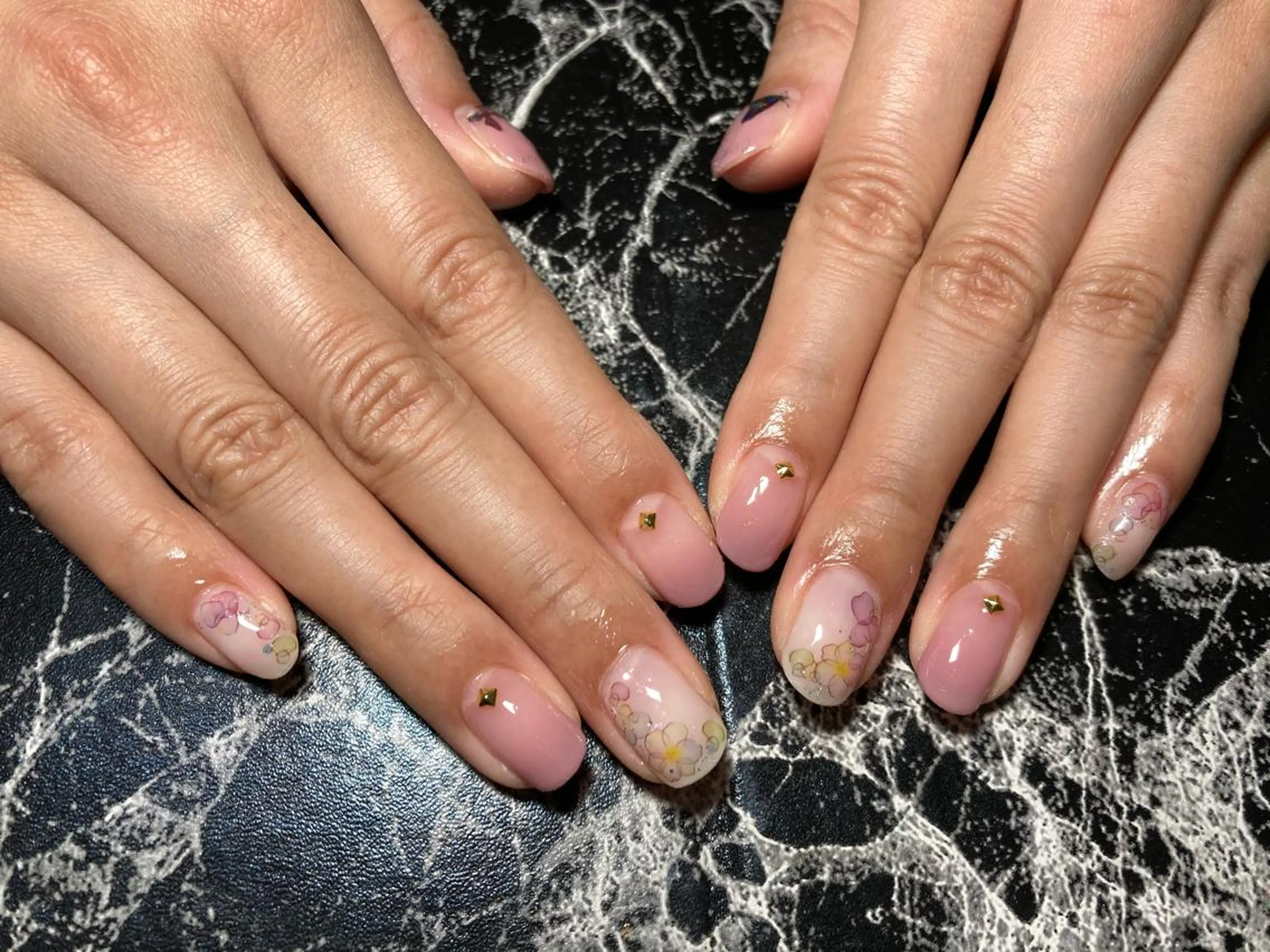 ネイル ハンドネイル フットネイル ✴︎ Delightのネイルデザイン