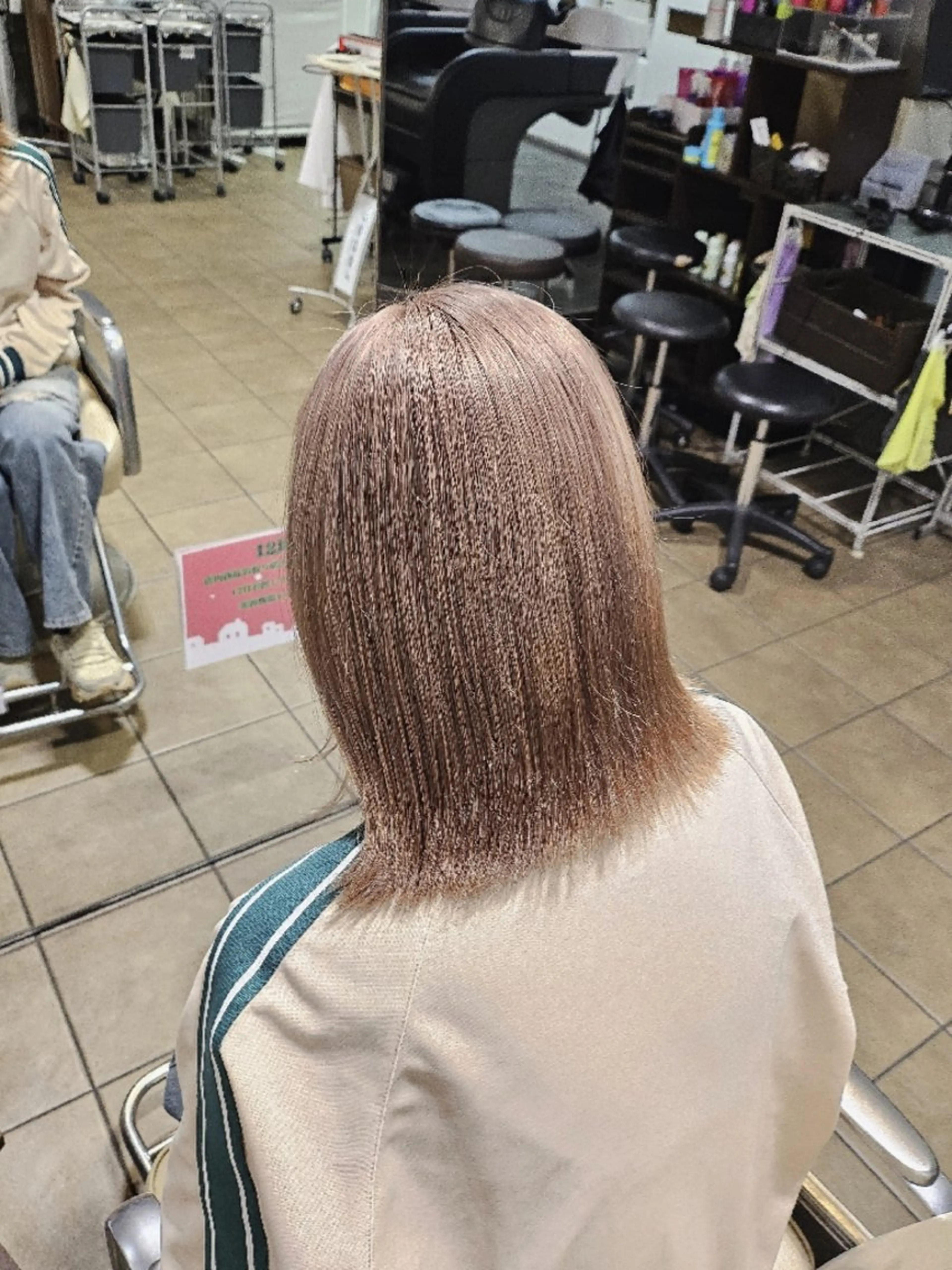 ミディアム カラー ベージュカラー ミルクティーベージュ 寺西紗友望/髪質改善 ストレート/ボブのヘアスタイル