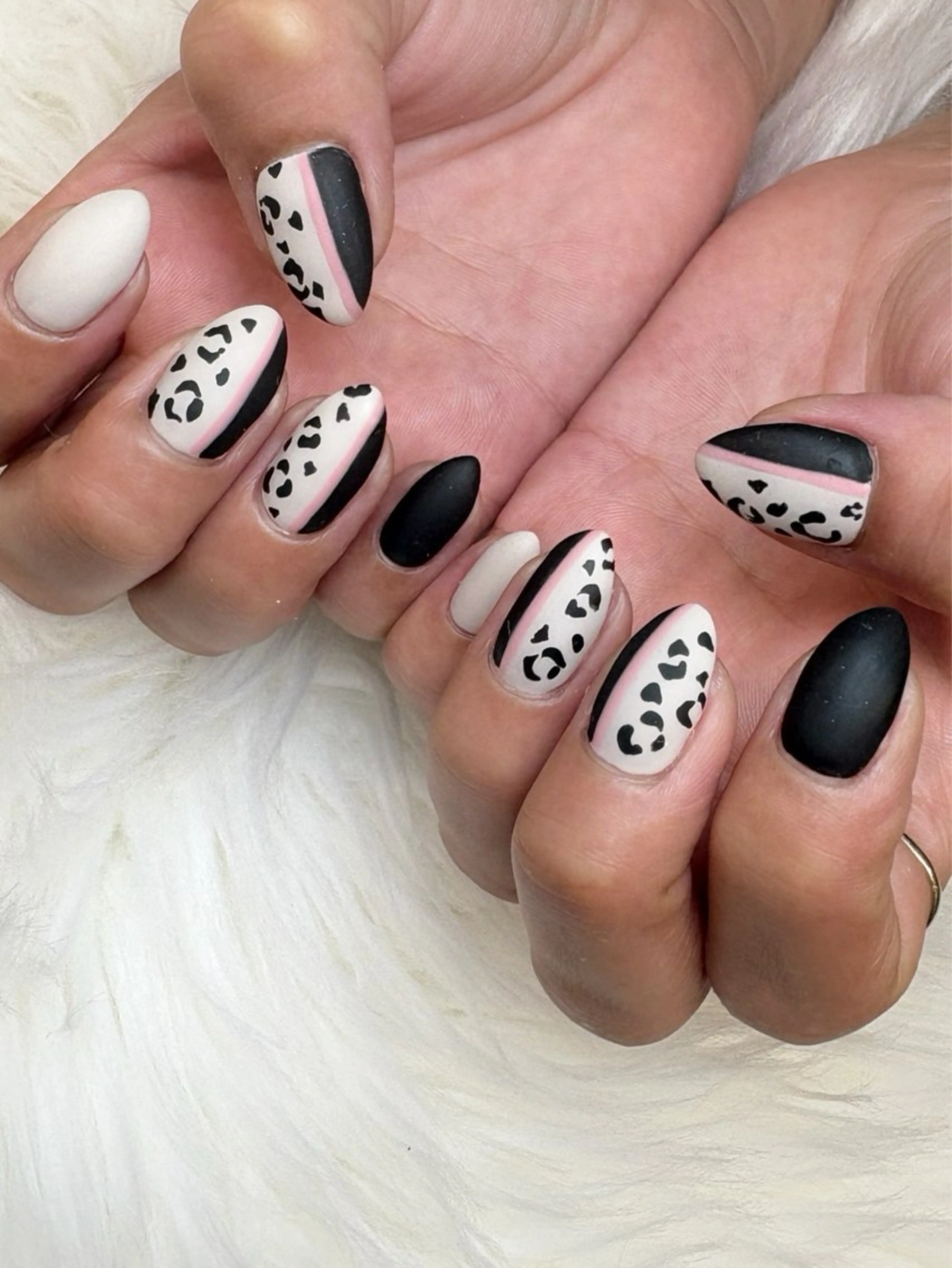 ネイル アニマル柄 ハンドネイル Nail ameria megu所属・ameria meguのネイルデザイン