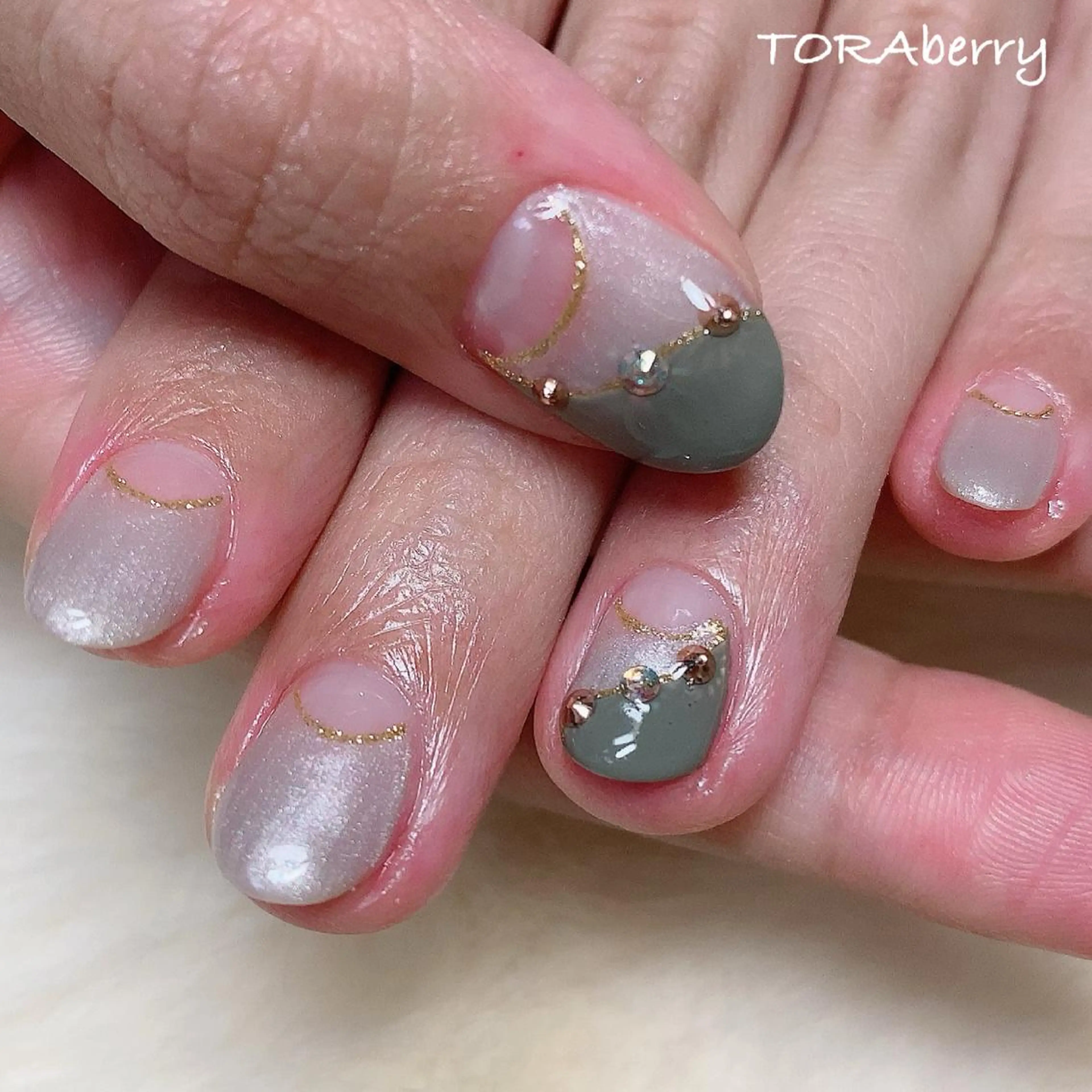 ネイル フレンチネイル 逆フレンチ ハンドネイル ネイリスト なつみのネイルデザイン