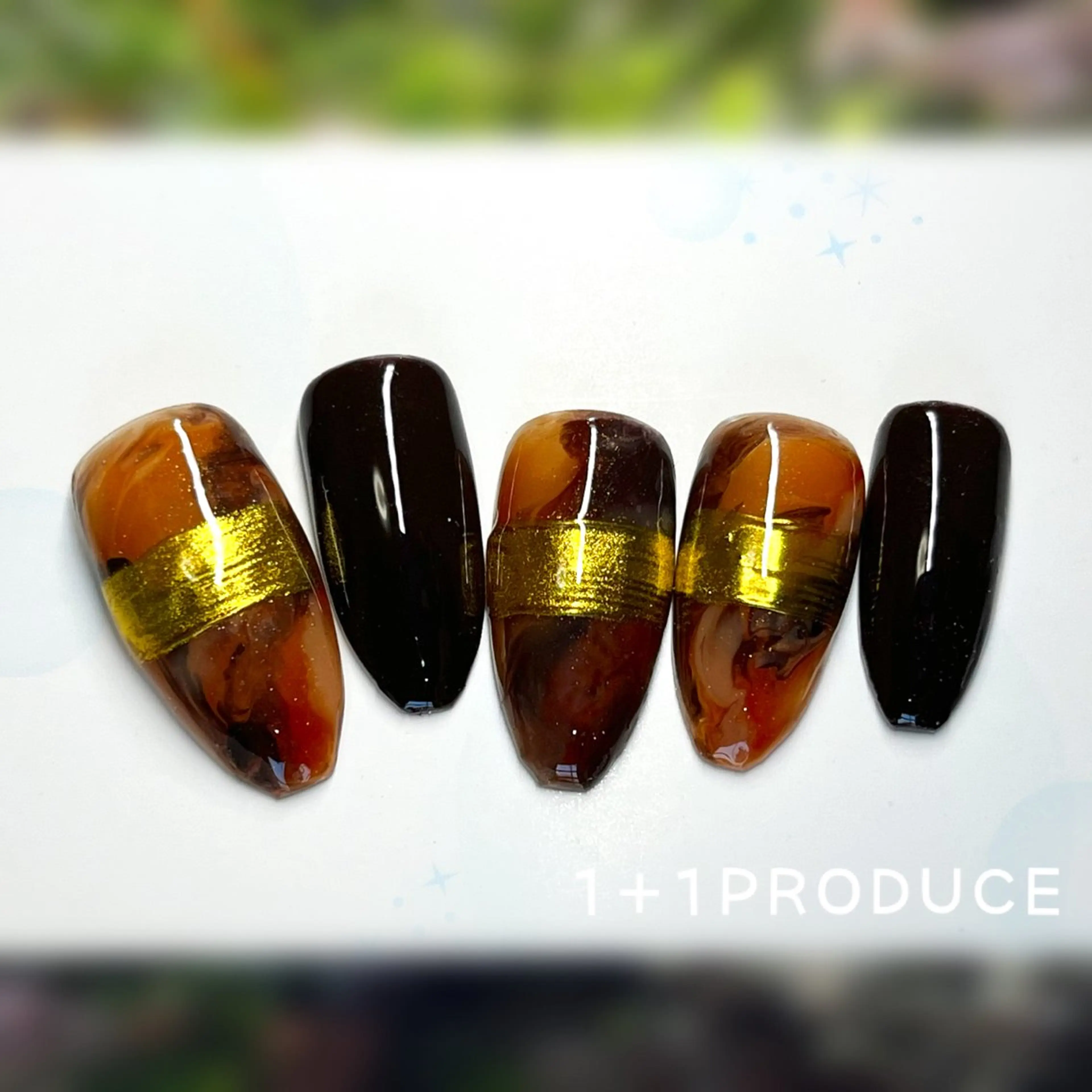 ネイル べっ甲ネイル 1+1 PRODUCEのネイルデザイン