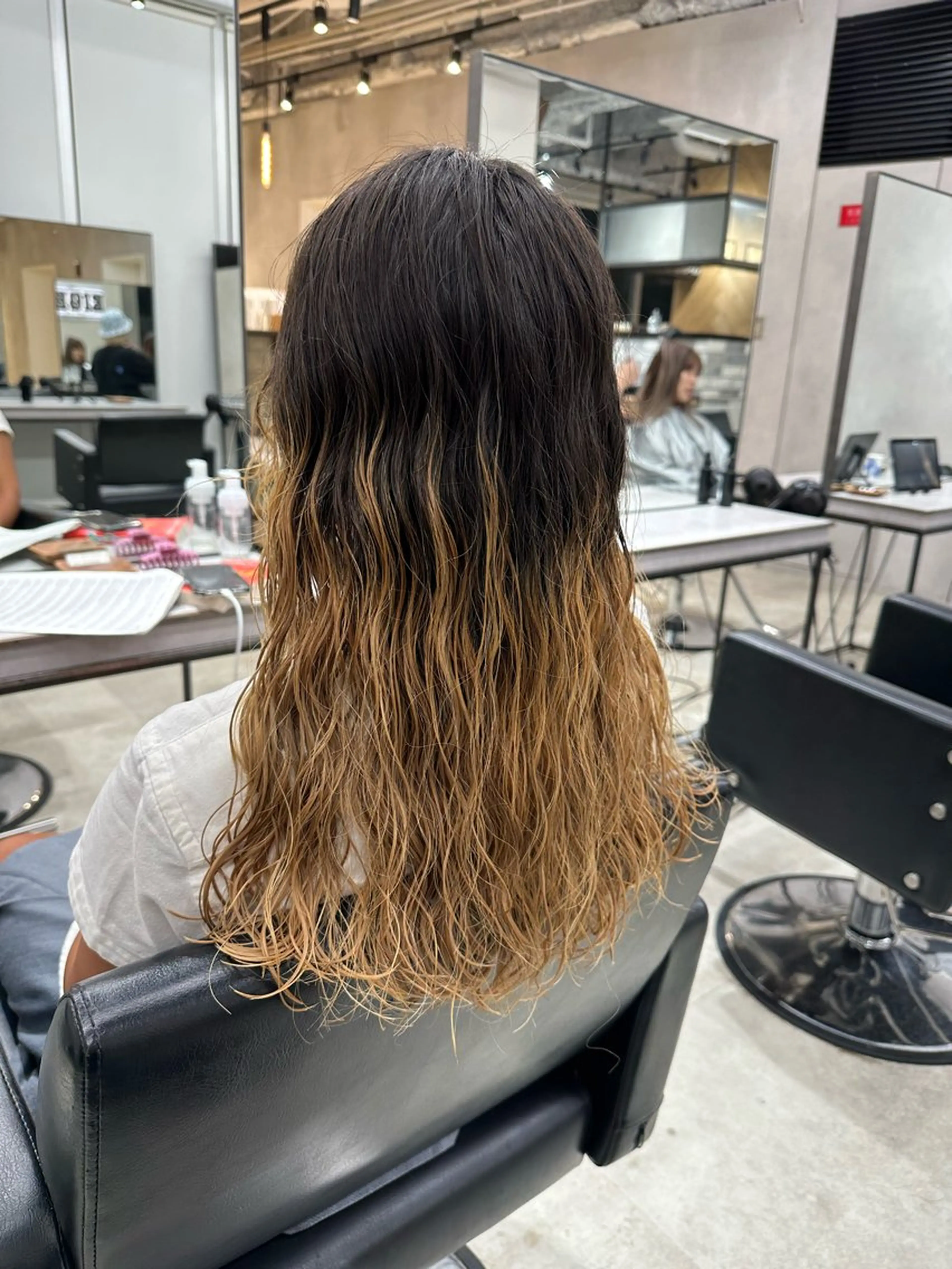 セミロング カラー パーマ ヘアアレンジ セミロングパーマ ブリーチ 🟢ウルフ／スパイラ ルパーマ／大西🟢のヘアスタイル