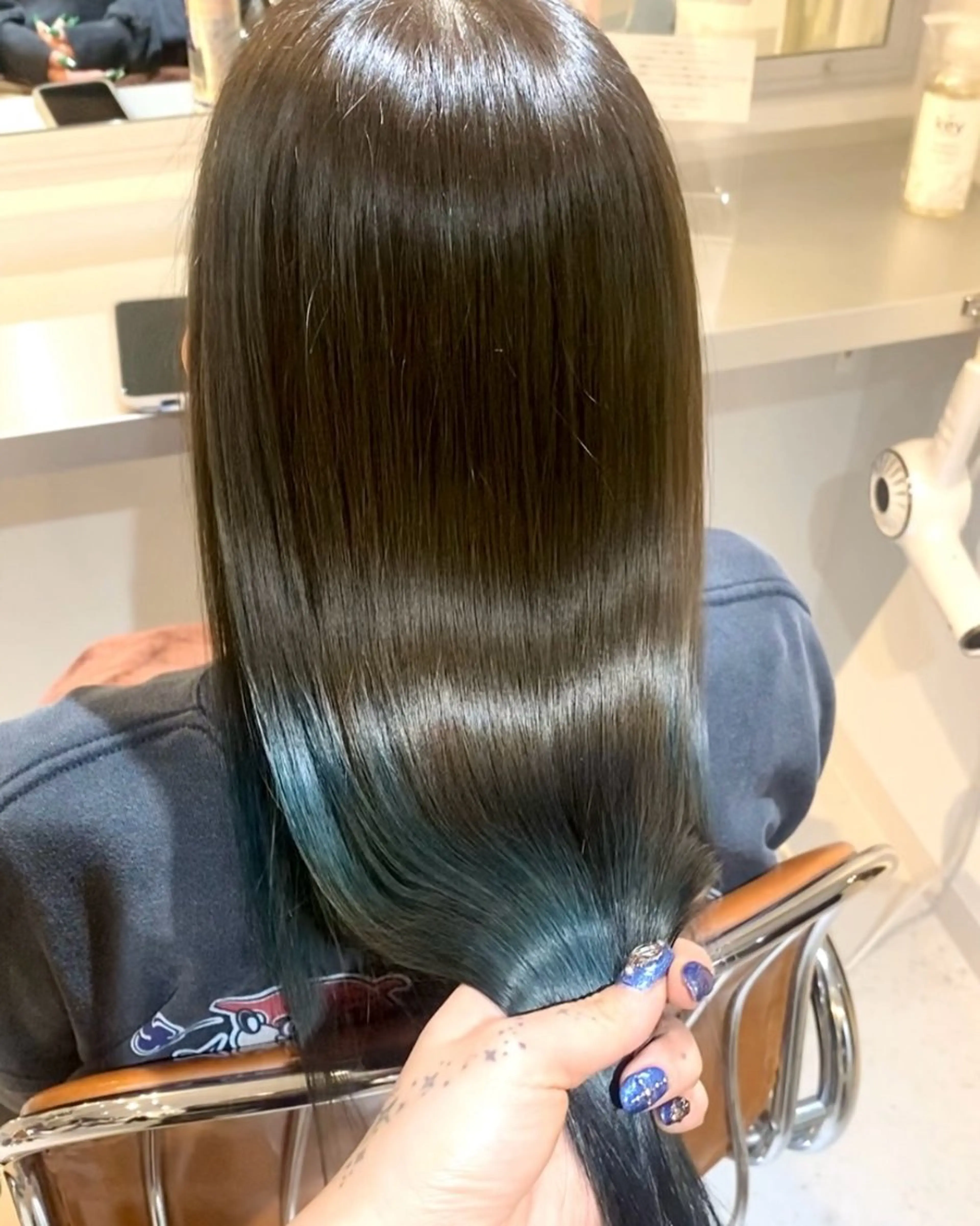 ロング カラー ブリーチ ブルーカラー 髪質改善 ロング トリートメント tamtam市川店所属・itabasi noaのヘアスタイル