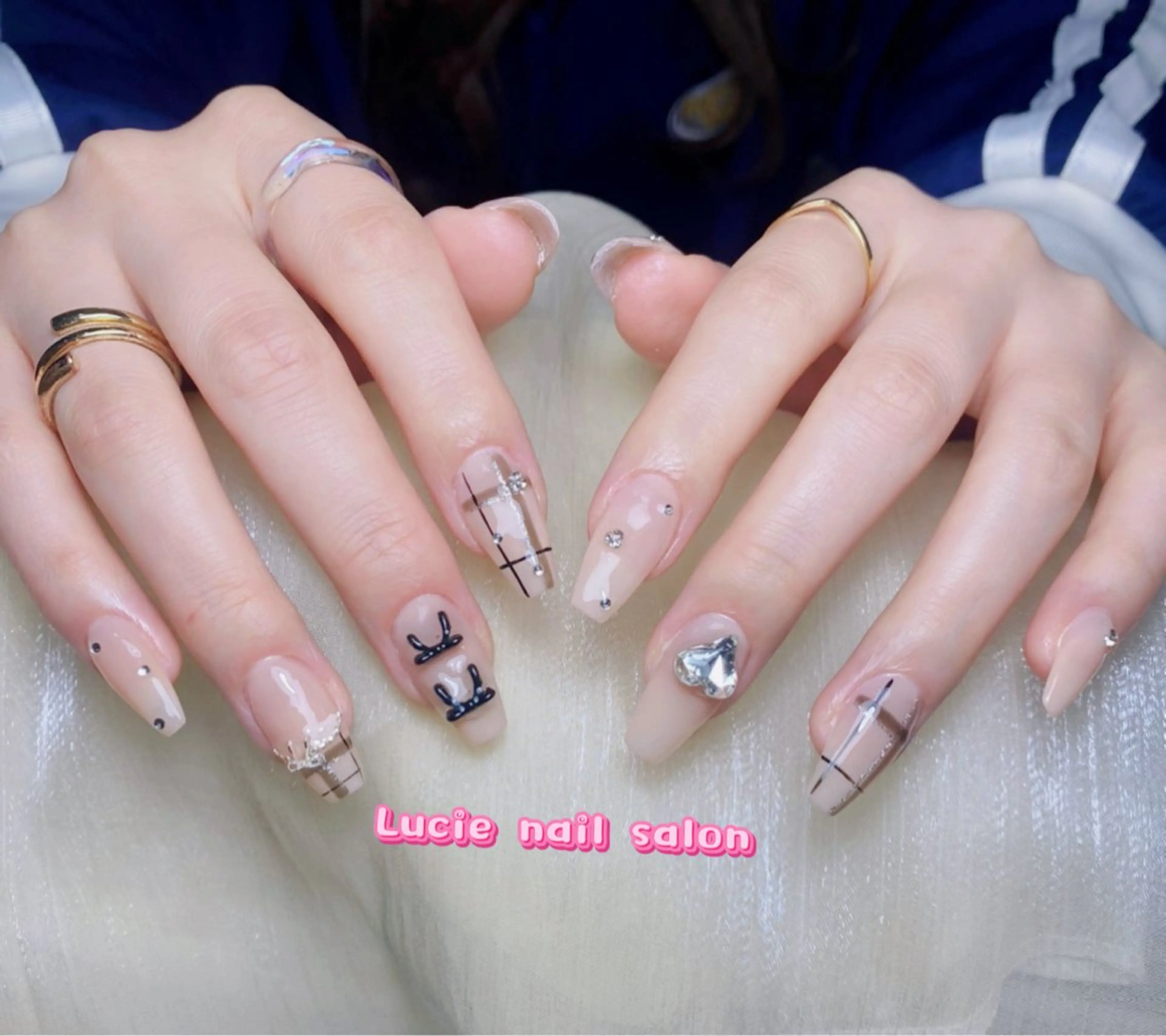 ネイル ボルドー チークネイル 成人式 フレンチネイル キラキラネイル ハンドネイル LUCIE NAIL SALON所属・NGUYEN THI THANHのネイルデザイン