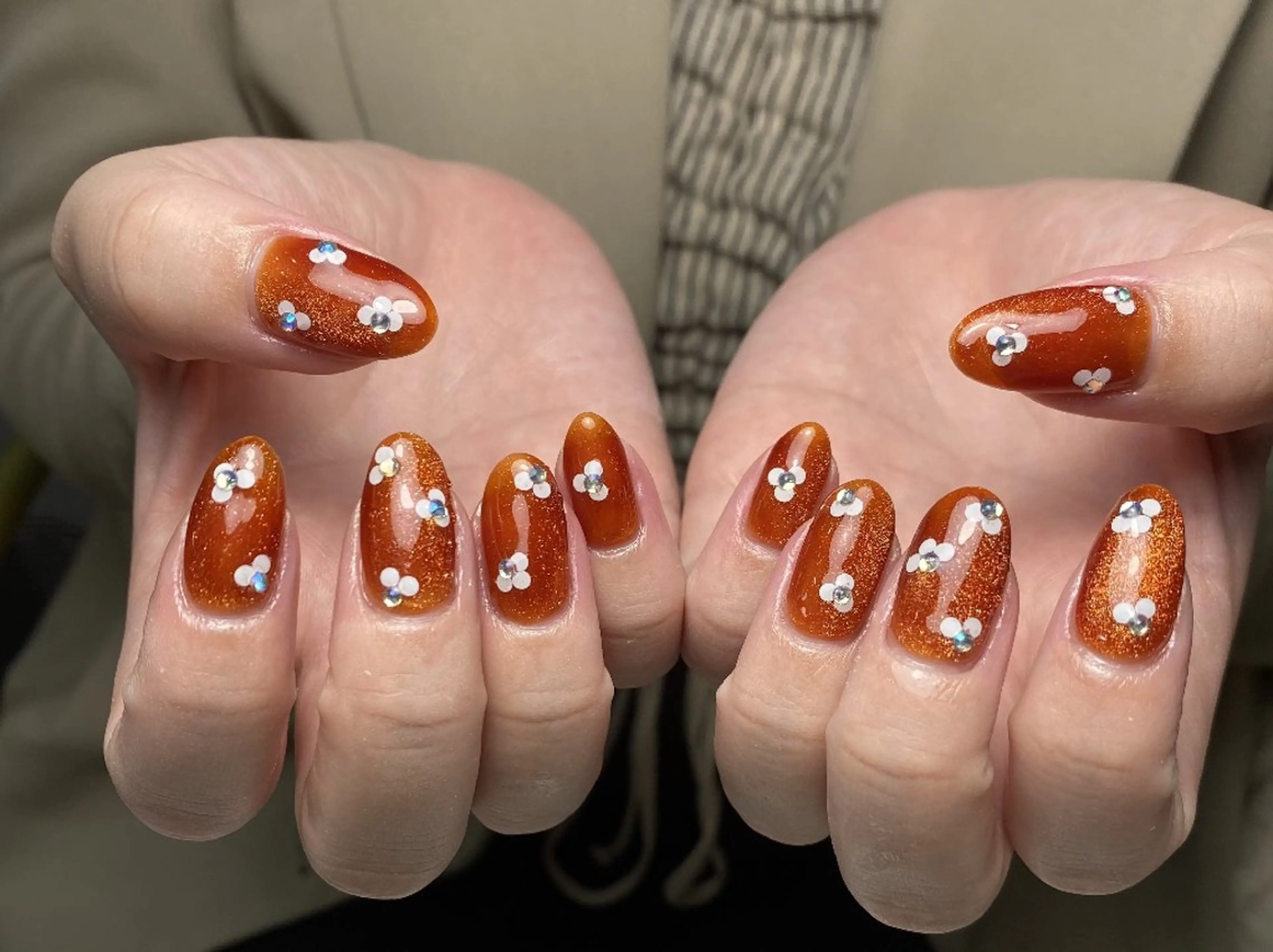 ネイル チークネイル フレンチネイル ジェルネイル ガーリー キラキラネイル ハンドネイル UM Nail Salonのネイルデザイン