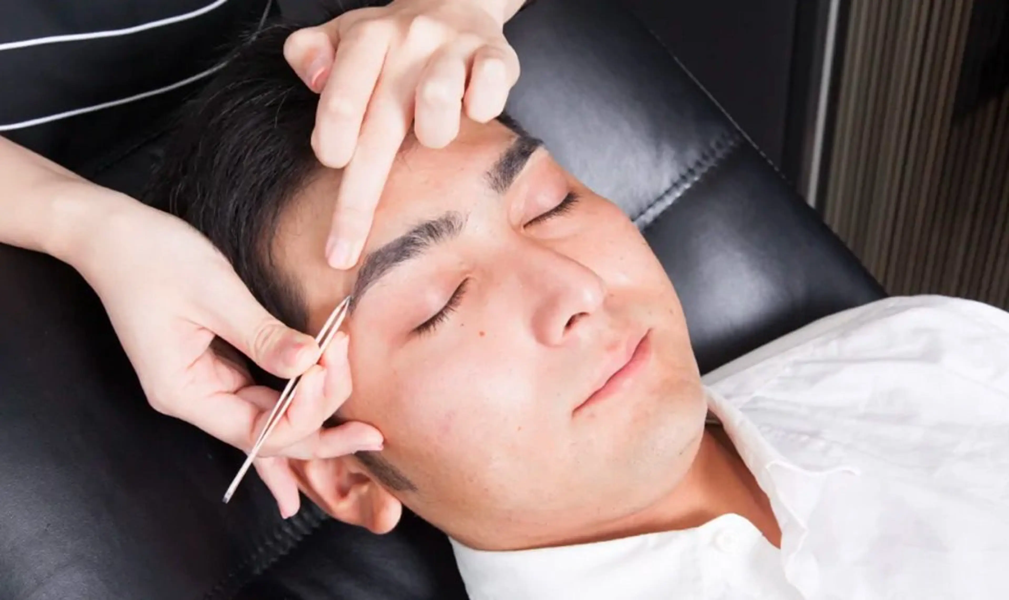 メンズ アイブロウ プラスエイトメンズ アイブロウモデル募集の眉毛・アイブロウイメージ