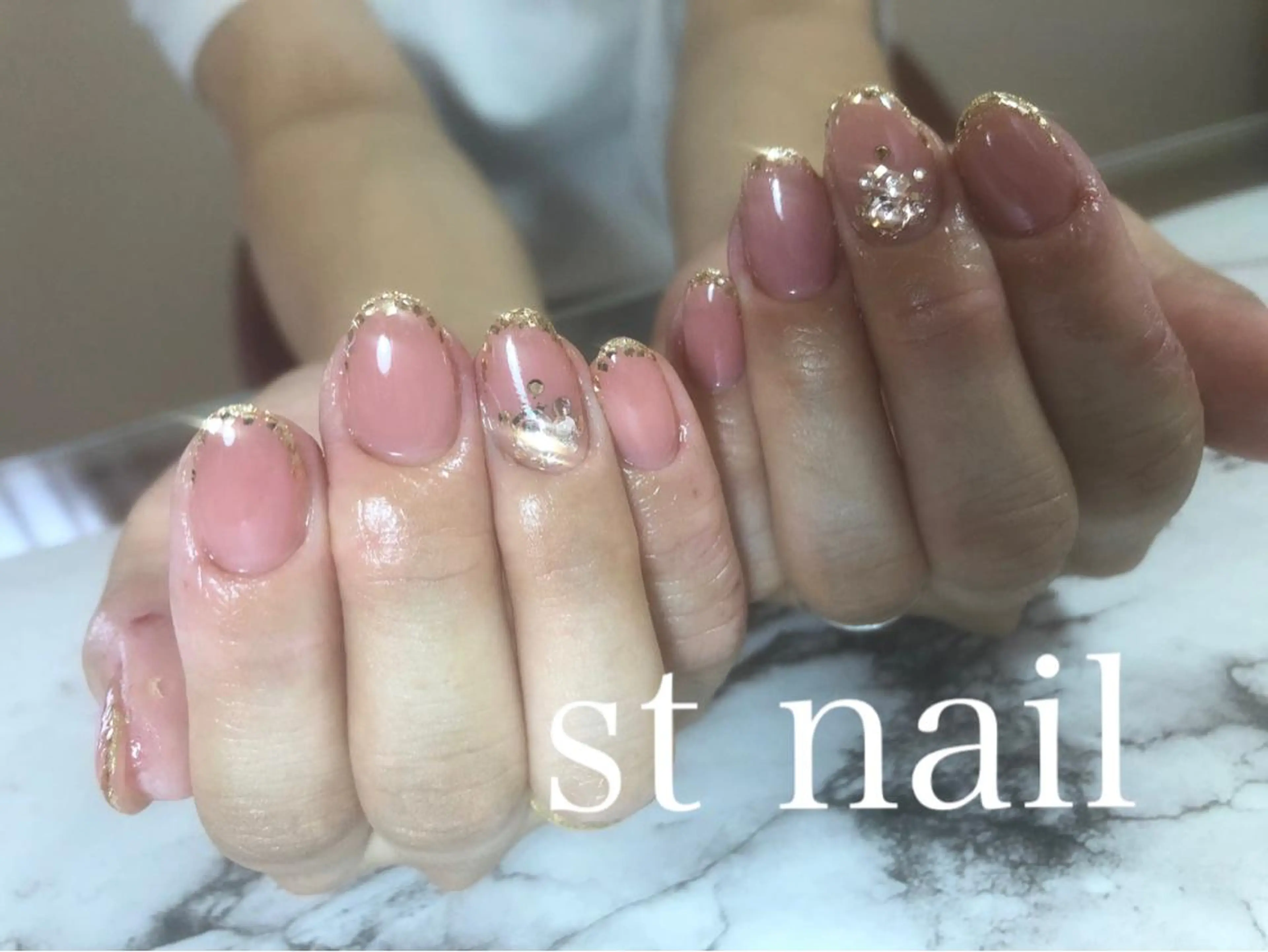 ネイル グリーン オフィスネイル シンプルネイル ストーンネイル st nailのネイルデザイン