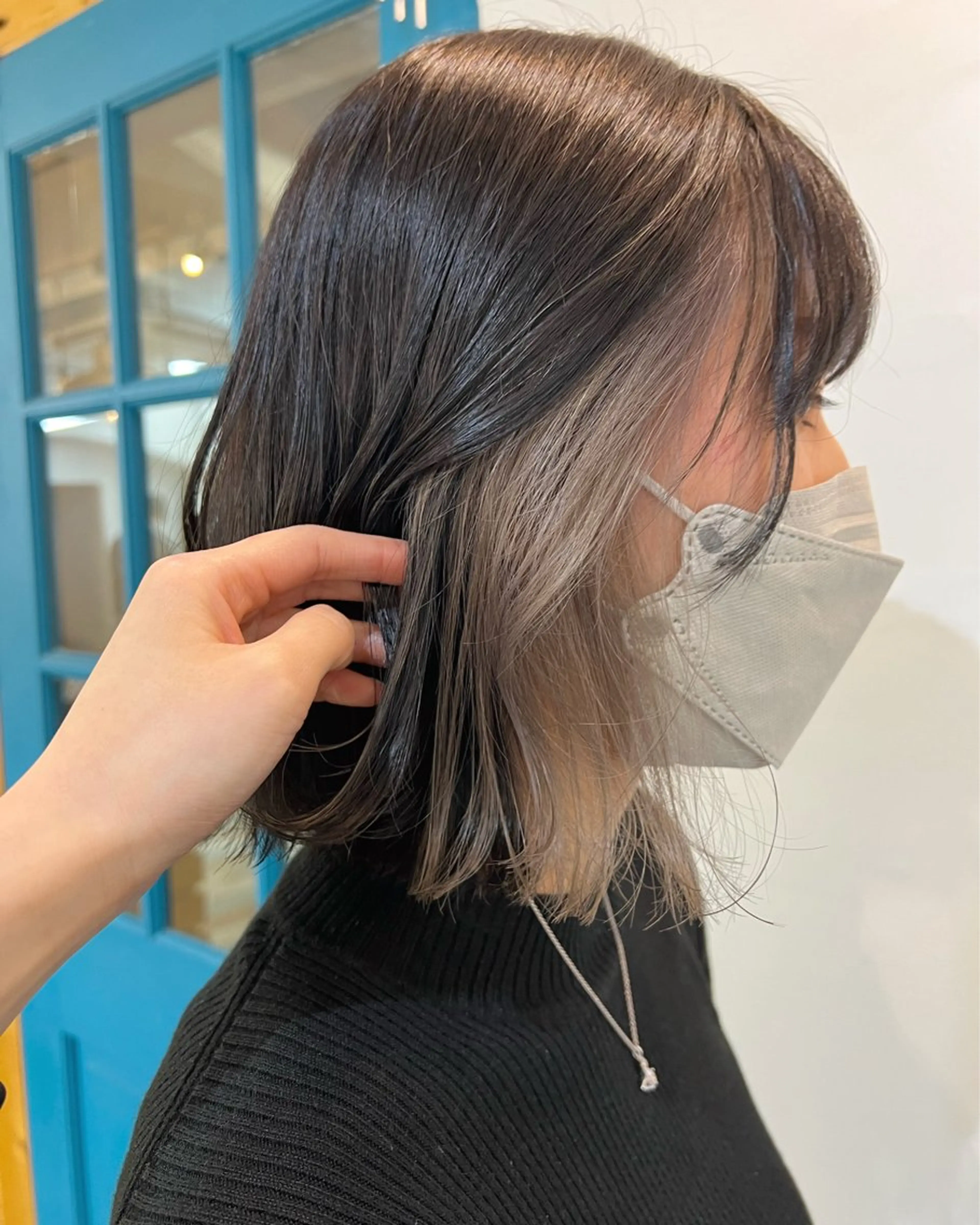 ミディアム カラー ベージュカラー ブリーチ デザインカラー イヤリングカラー ホワイトベージュ カット ヘアカラー トリートメント KANA/ボブ/ インナーカラー/艶髪のヘアスタイル