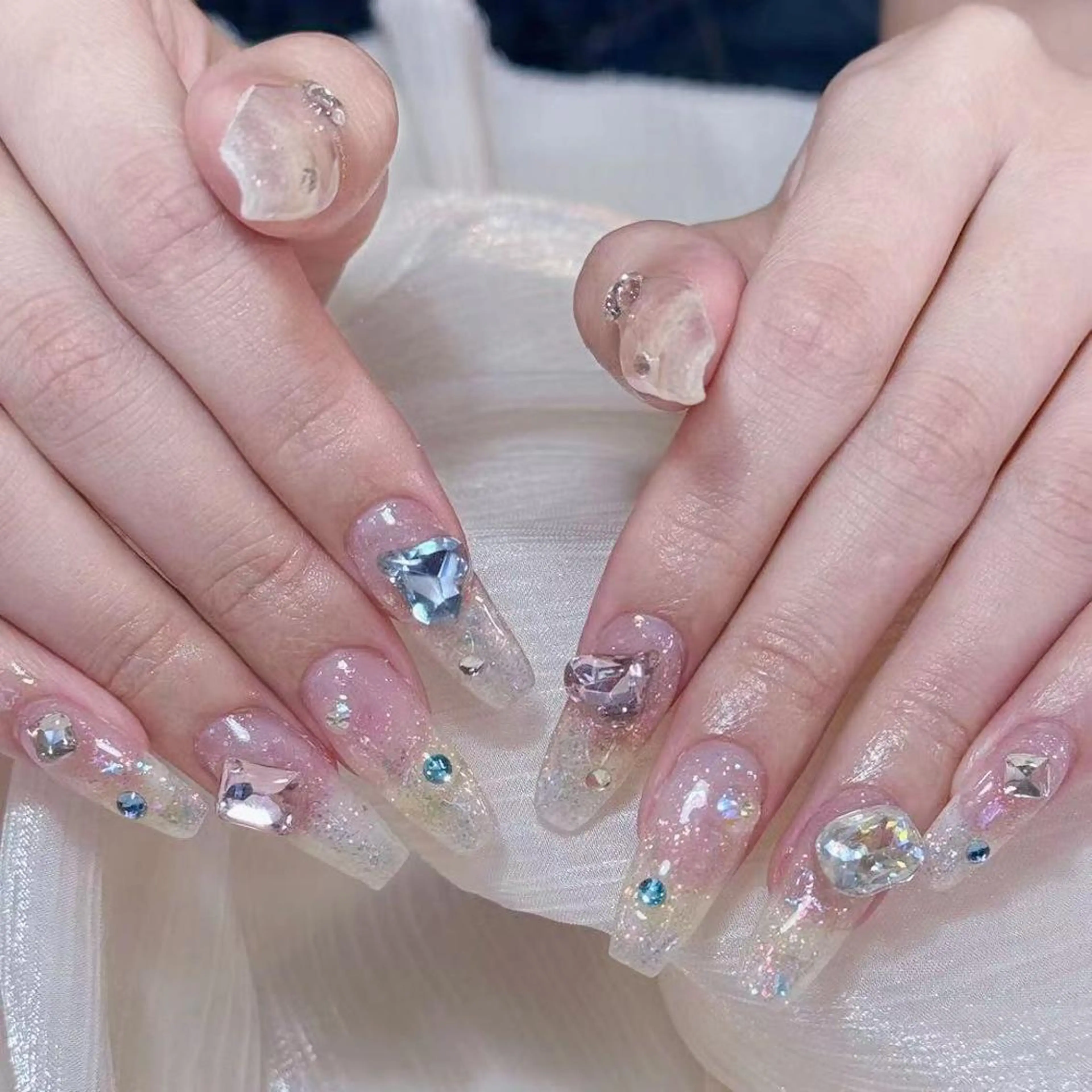 ネイル アートネイル オーロラネイル ガーリー キラキラネイル 韓国ネイル ハンドネイル ハンドケア Diamond 🚢のネイルデザイン