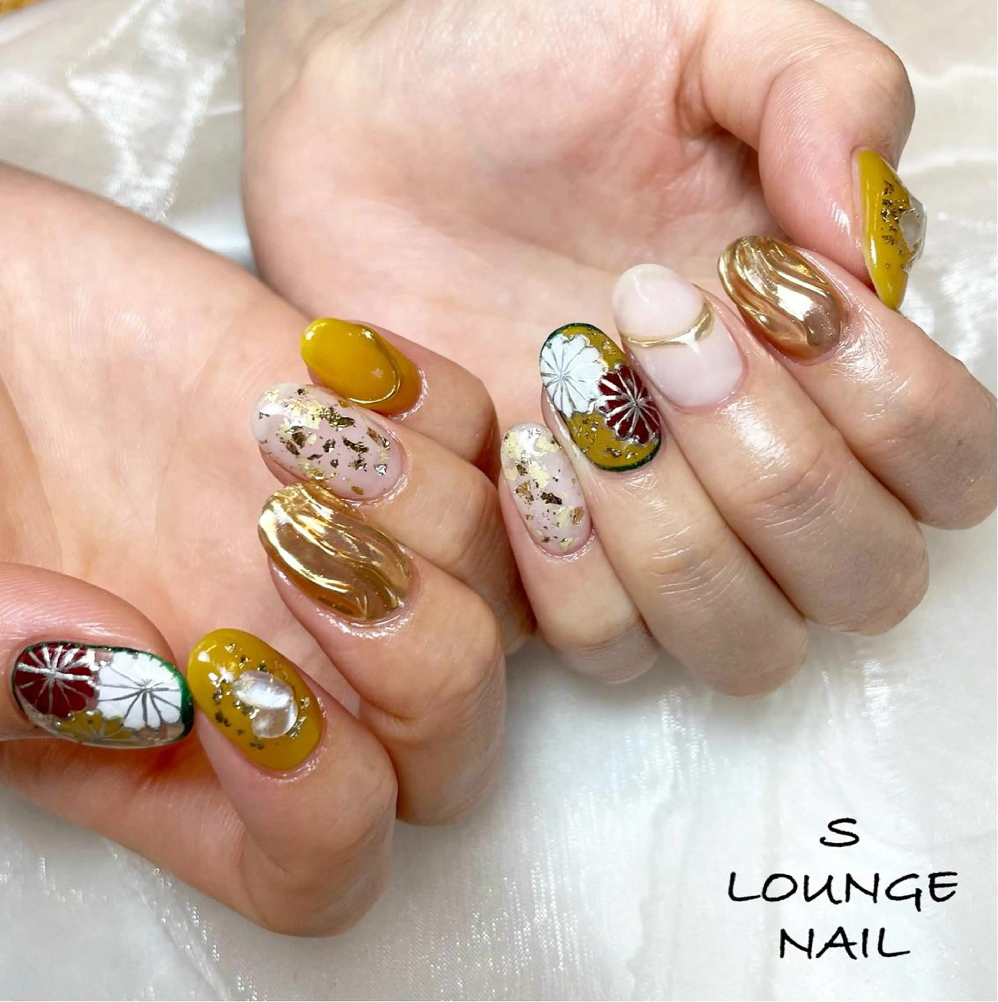 ネイル 成人式 卒業式 ハンドネイル フットネイル S LOUNGE NAIL所属・パーツたくさん🍓 SUMIのネイルデザイン