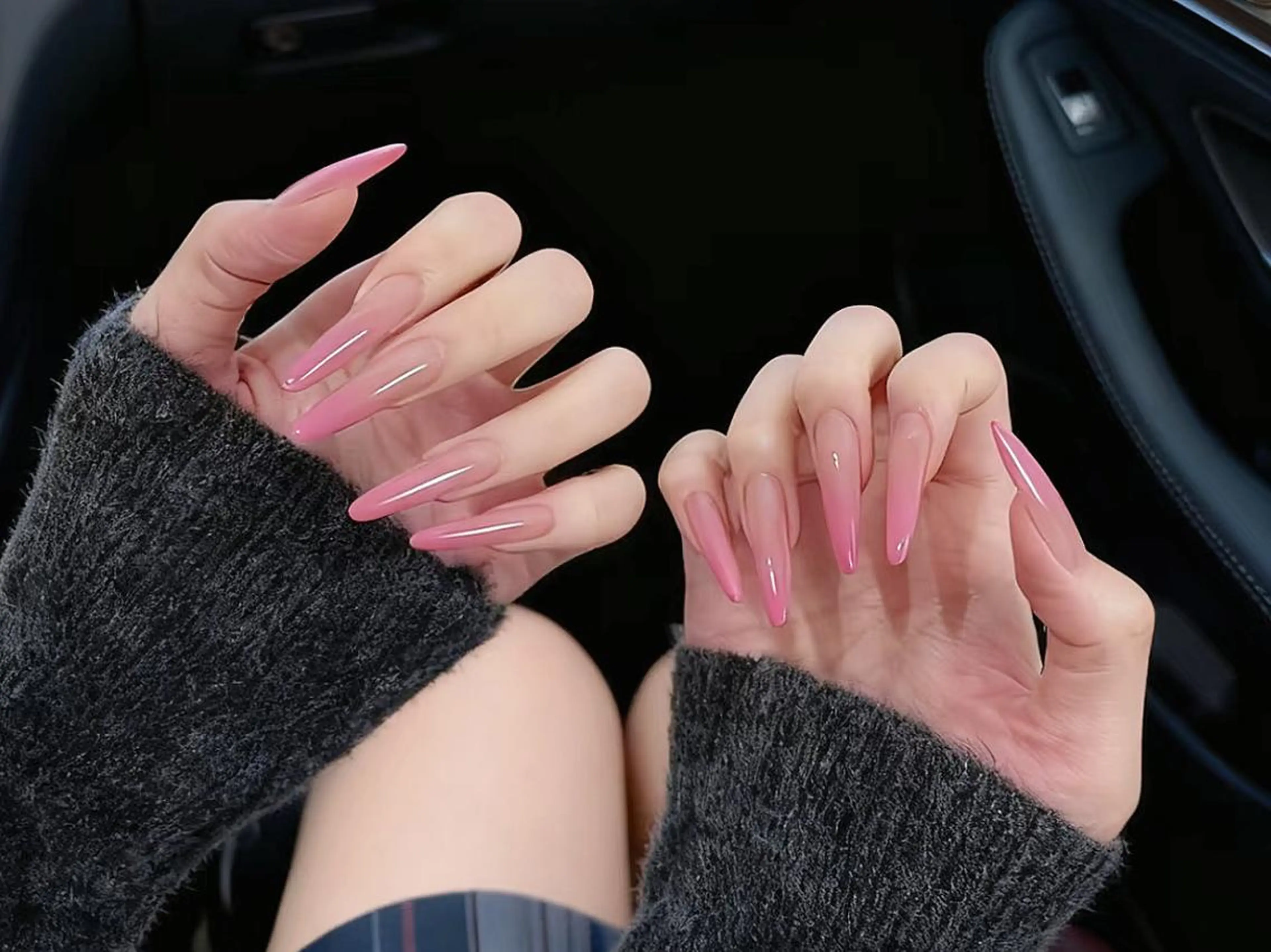 ネイル アートネイル ジェルネイル ガーリー ホログラムネイル ミディアムネイル ハンドネイル ハンドケア 🎀Sense Nail池袋店🎀のネイルデザイン