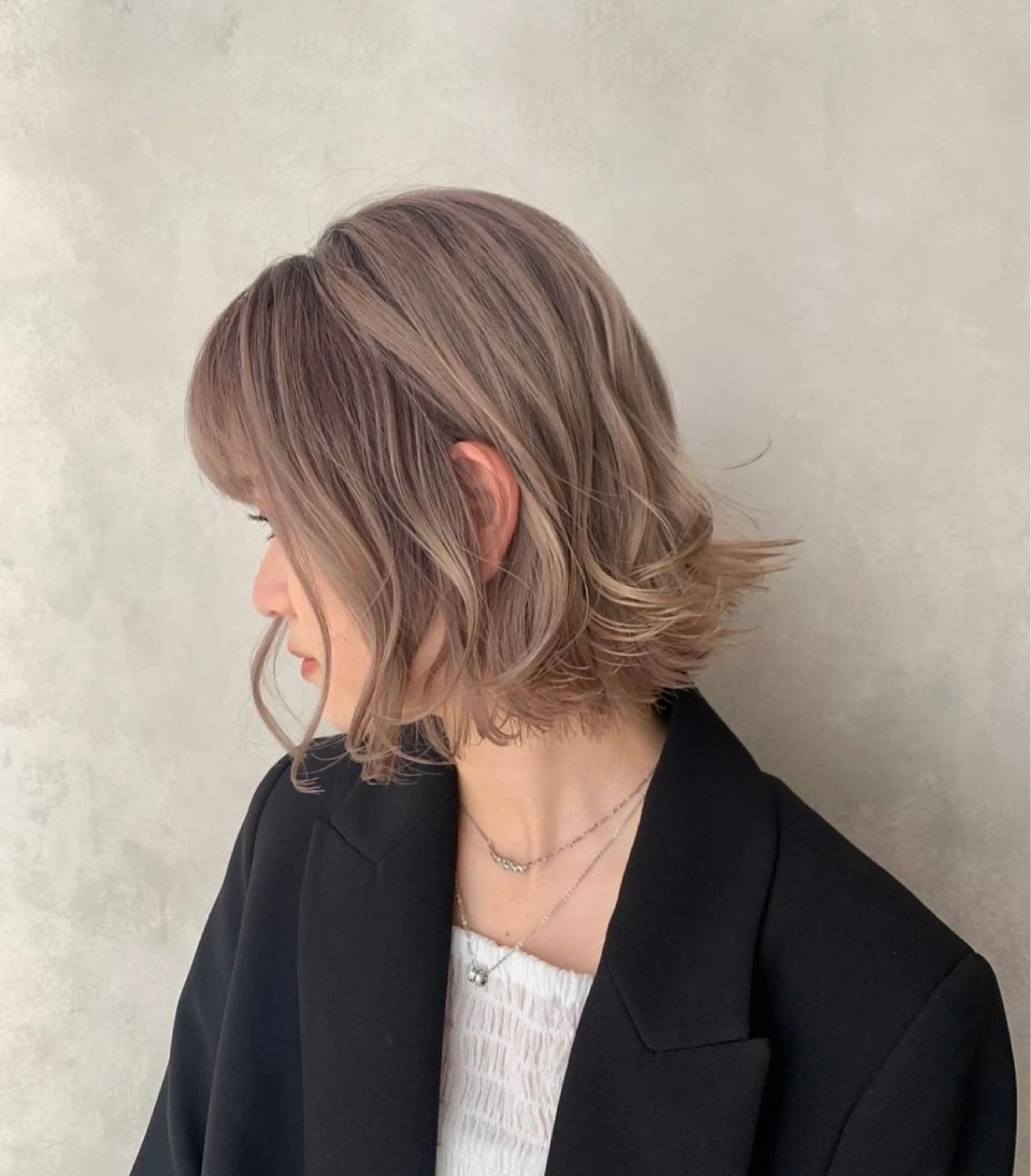 ミディアム カラー ブリーチ nok所属・レイヤー/ベージュ/ どますず🌺のヘアスタイル