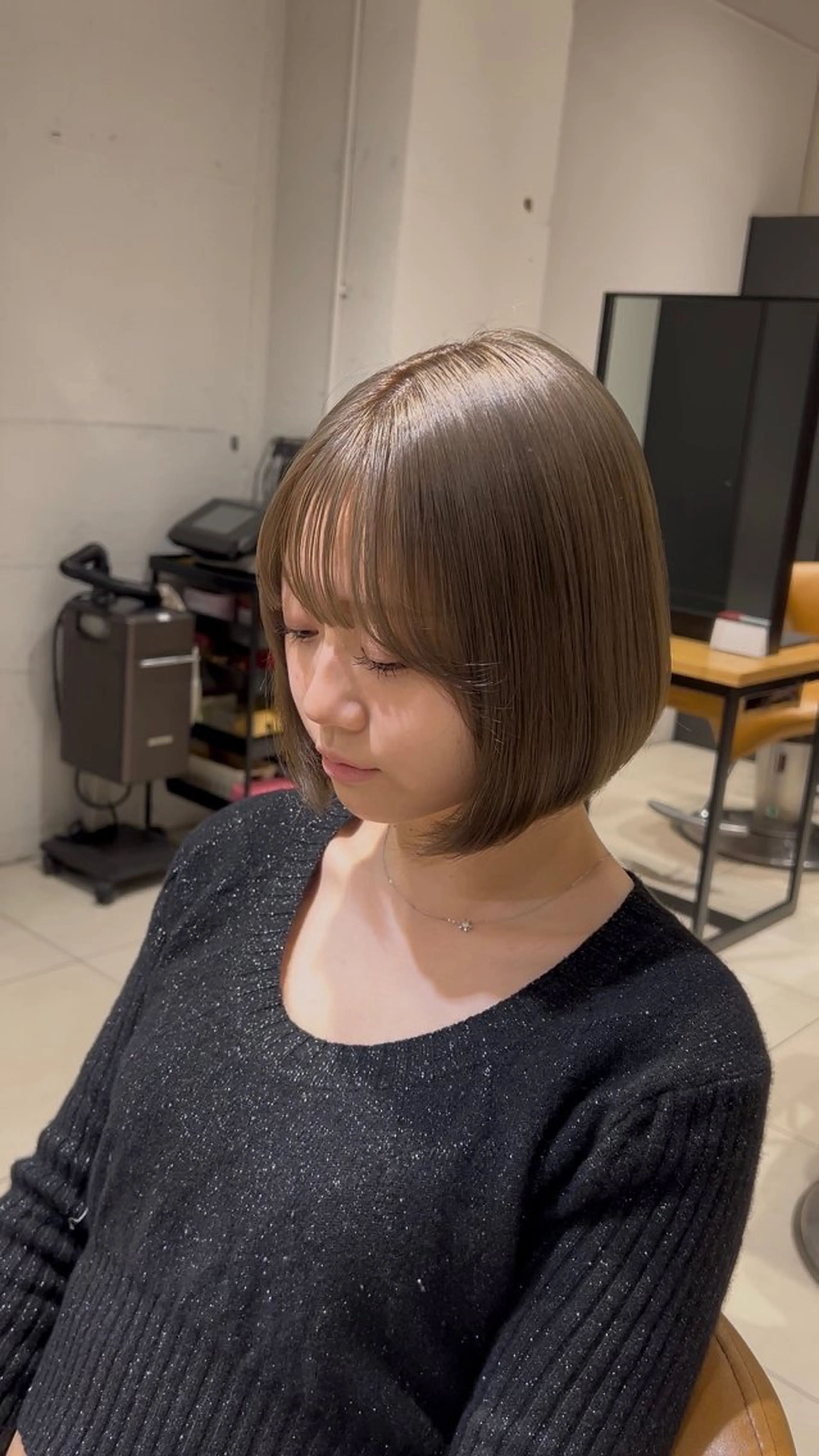 ショート カラー ベージュカラー ミルクティーベージュ ヘアカラー トリートメント EARTH AOBADAIのヘアスタイル