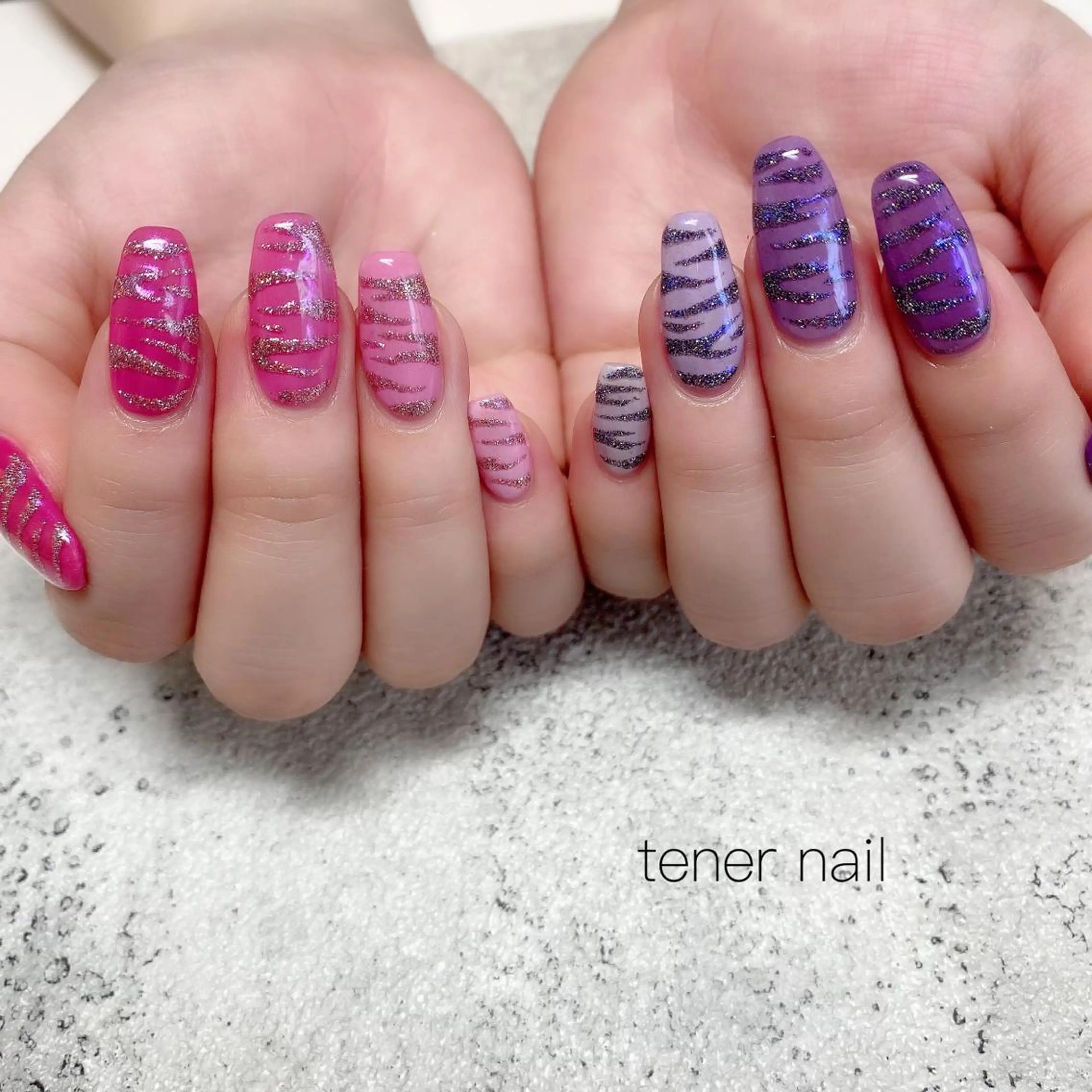 ネイル アニマル柄 ラメ(グリッター) ピンク パープル tener  nail  テネルネイル所属・テネルネイル tener nailのネイルデザイン