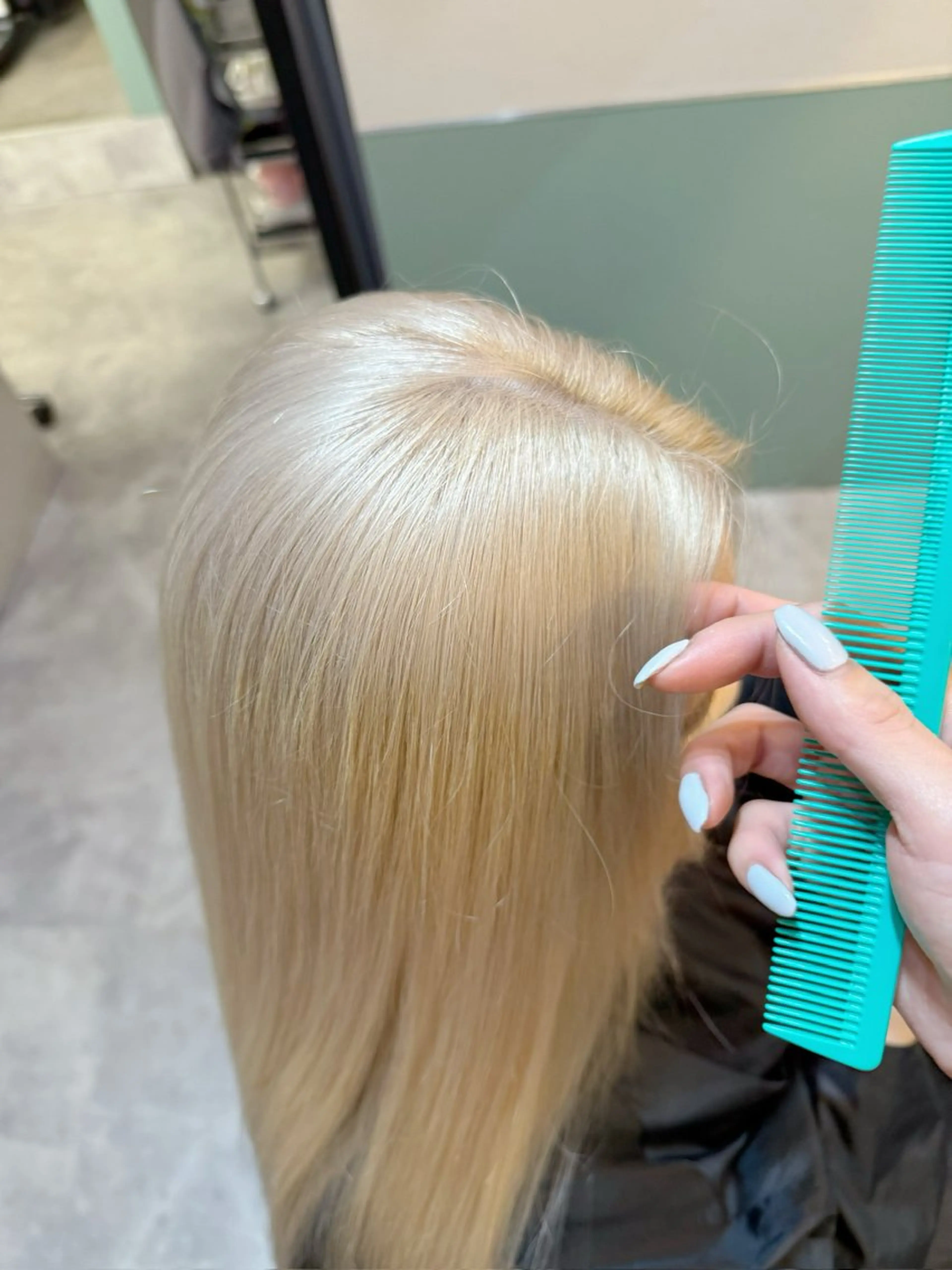 ロング カラー ヘアアレンジ ベージュカラー ブリーチ ブロンド ブロンドベージュ ケアブリーチ ヘアカラー トリートメント flamme Annaのヘアスタイル