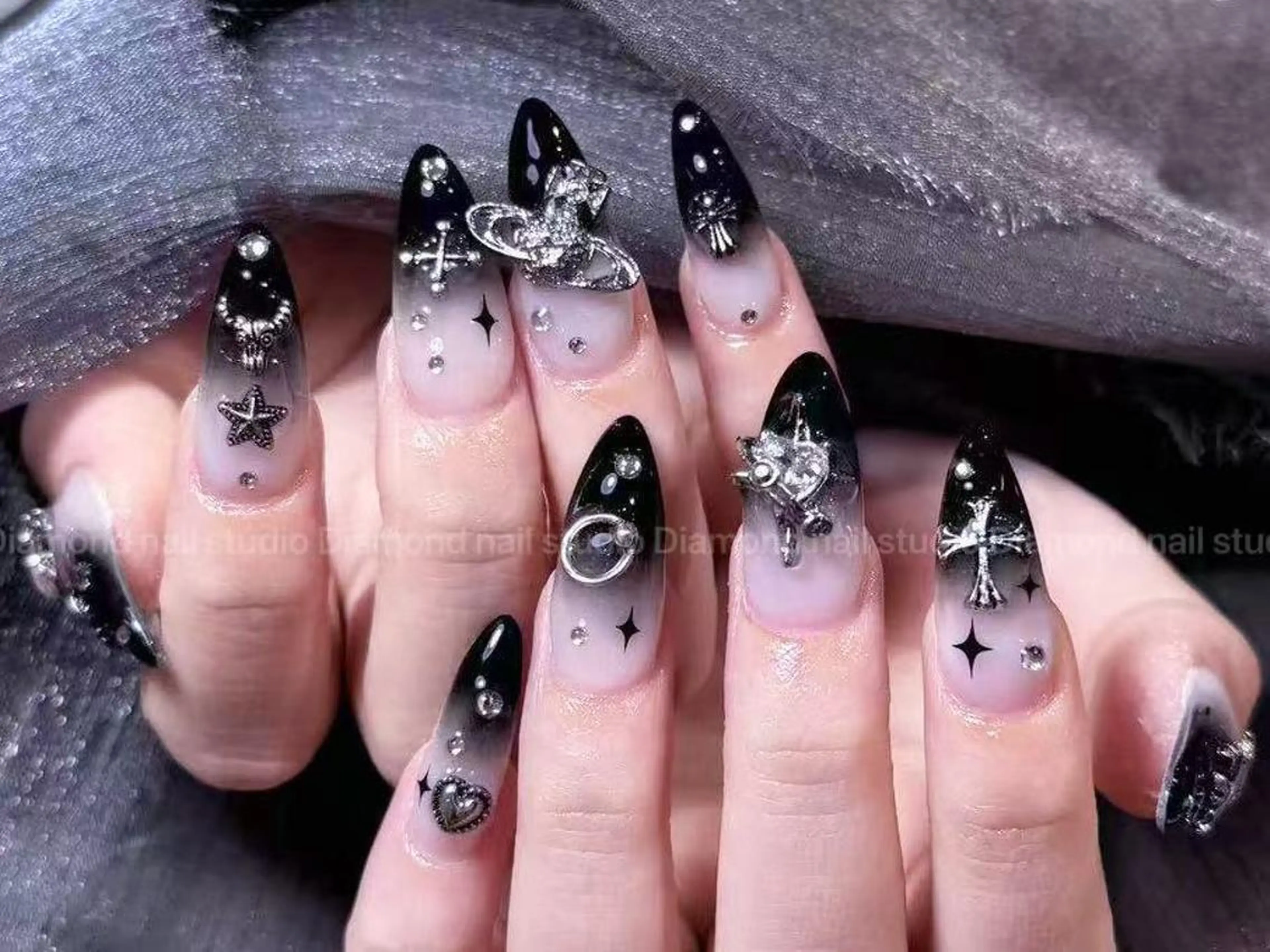 ネイル アートネイル オーロラネイル ガーリー キラキラネイル 韓国ネイル ハンドネイル DIAMOND 💦のネイルデザイン