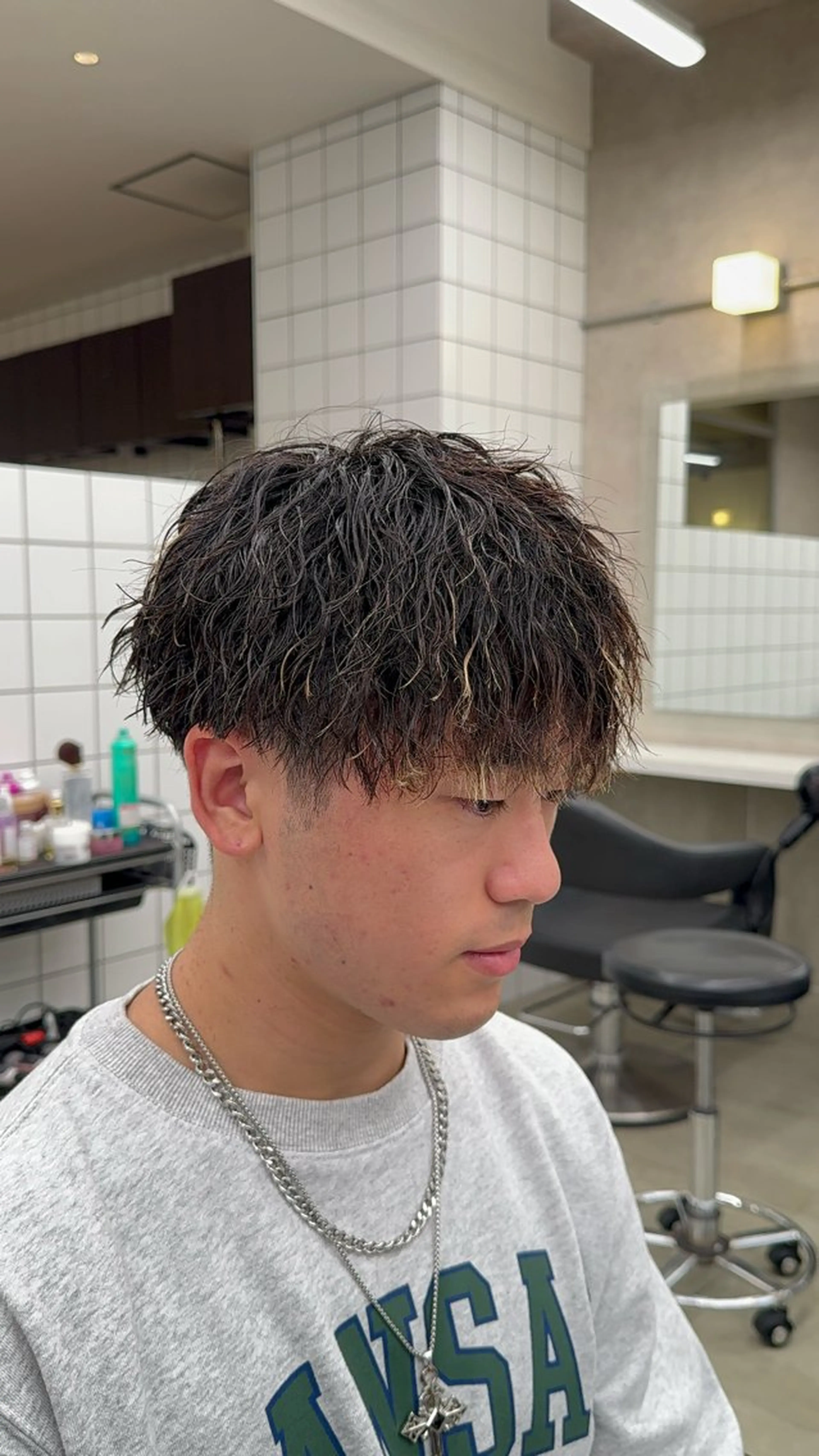 ショート パーマ ヘアアレンジ メンズ メンズパーマ 顔まわりカット の達人のヘアスタイル