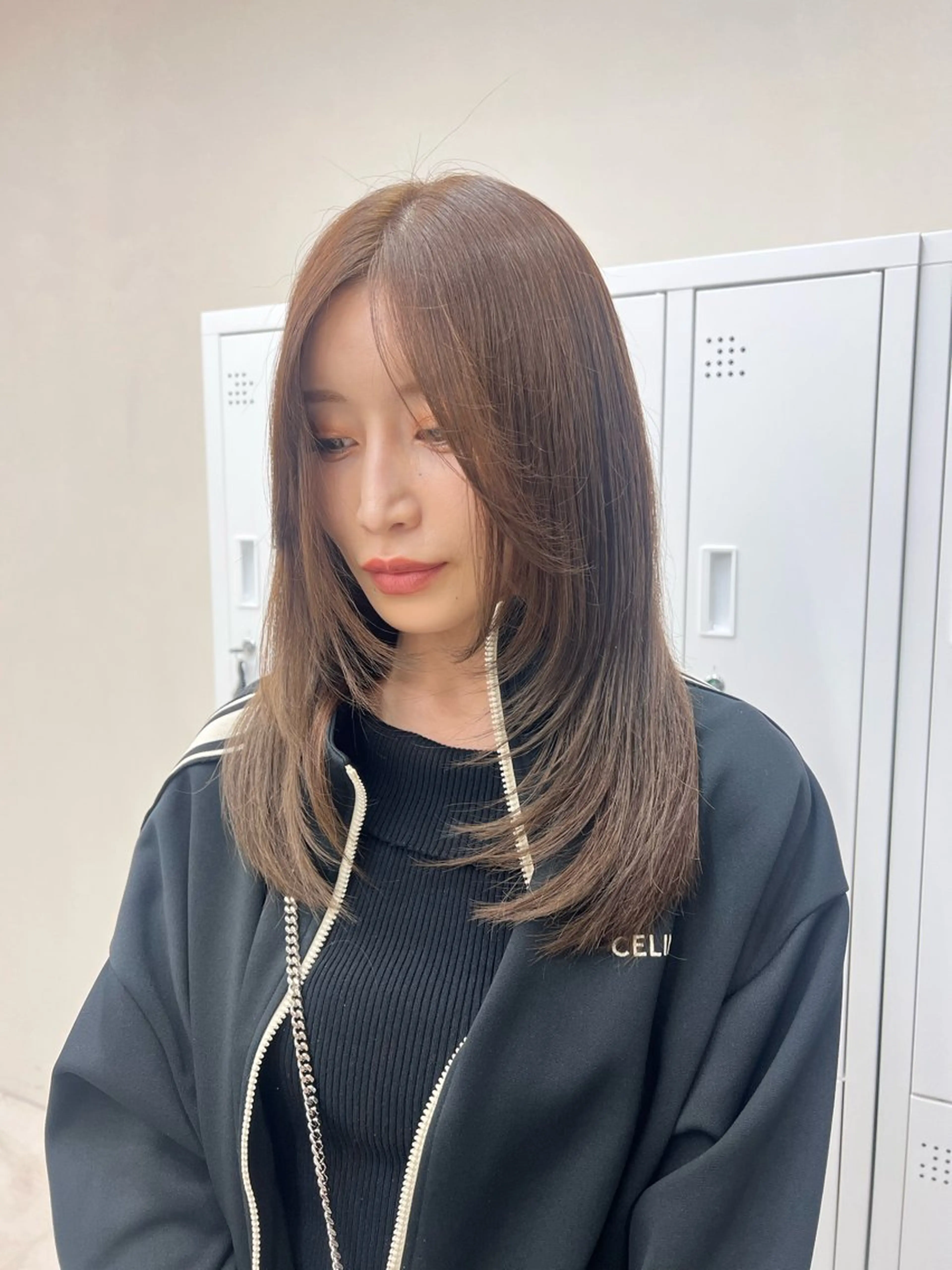 ミディアム aya / カットカラーのヘアスタイル