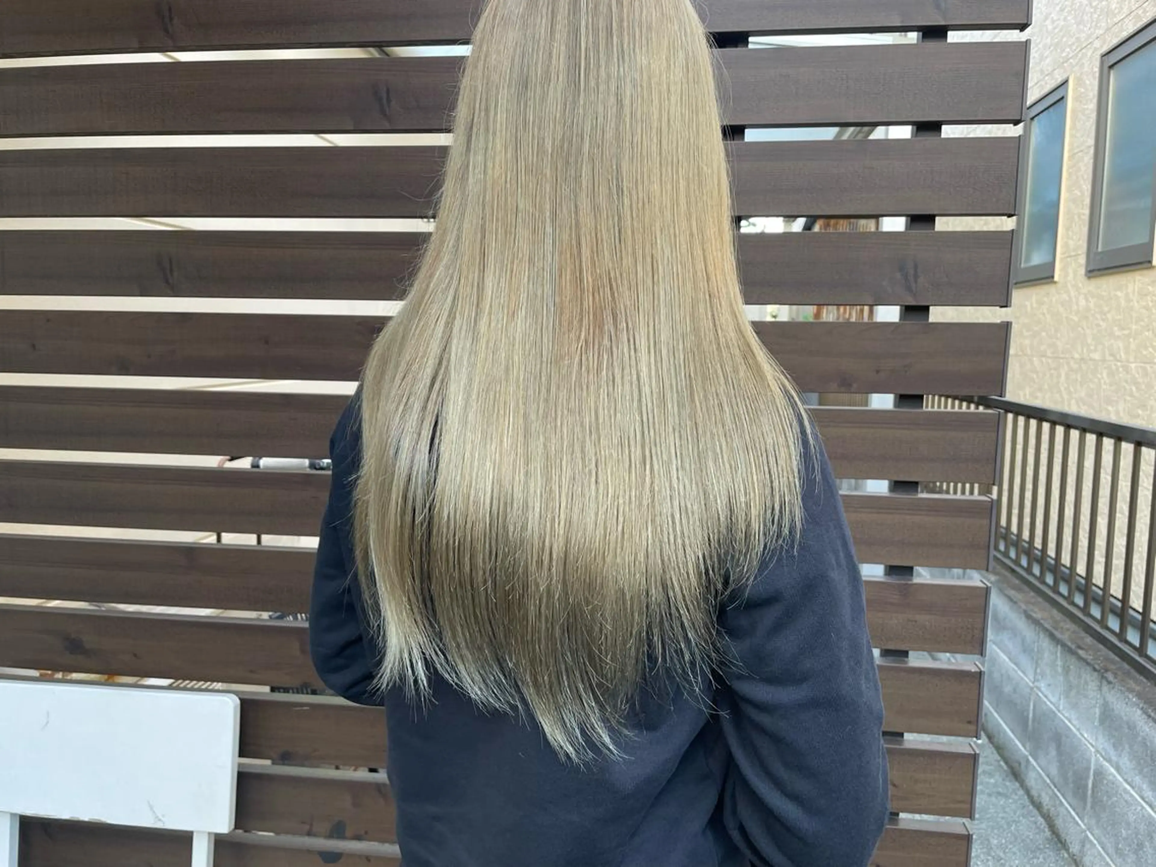 ロング カラー ベージュカラー ミルクティーベージュ 絹村 健人のヘアスタイル