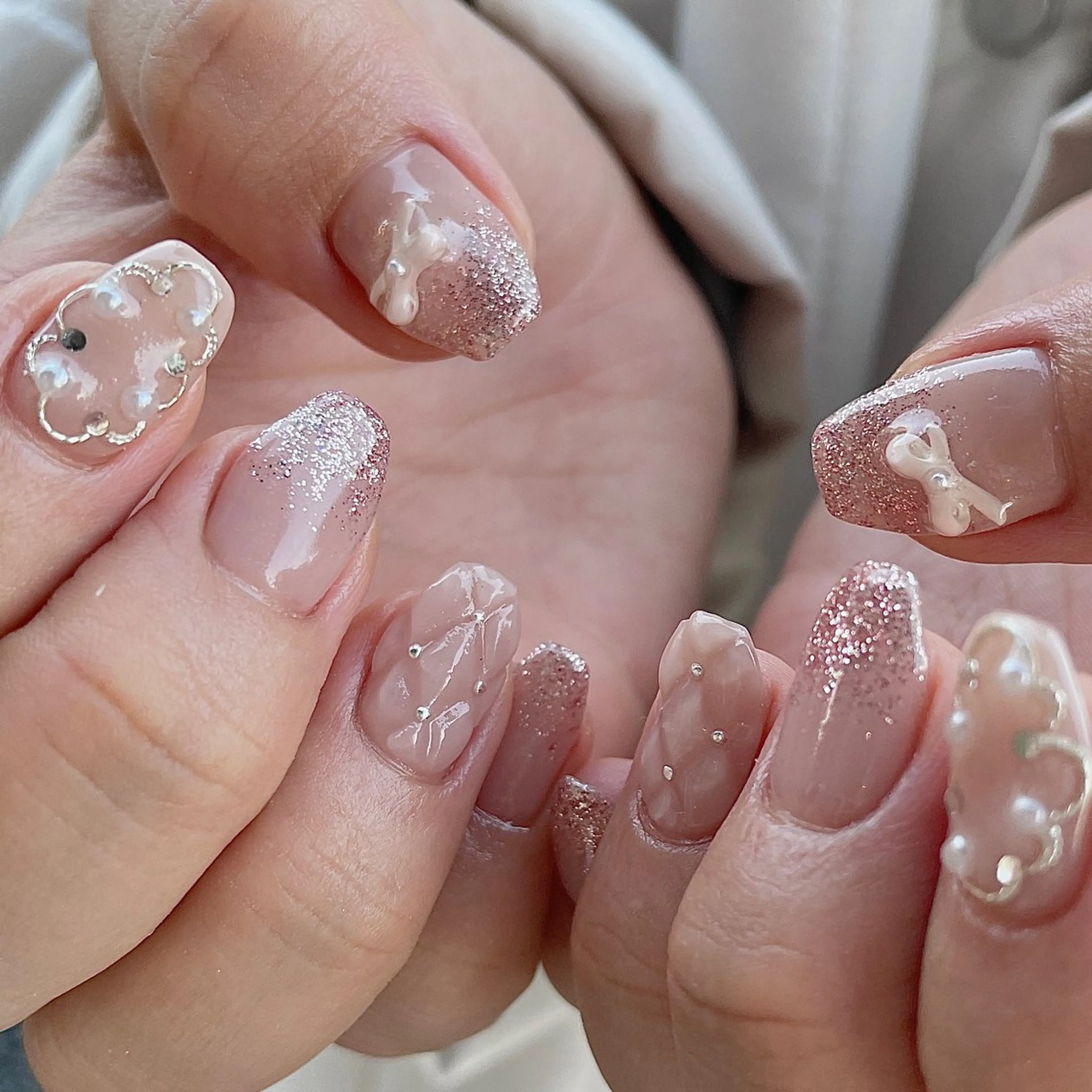 ネイル キラキラネイル ラメ(グリッター) ラメグラデーション ピンク リボン ハンドネイル acs.n所属・ネイル，耳つぼ 風間すみれのその他イメージ