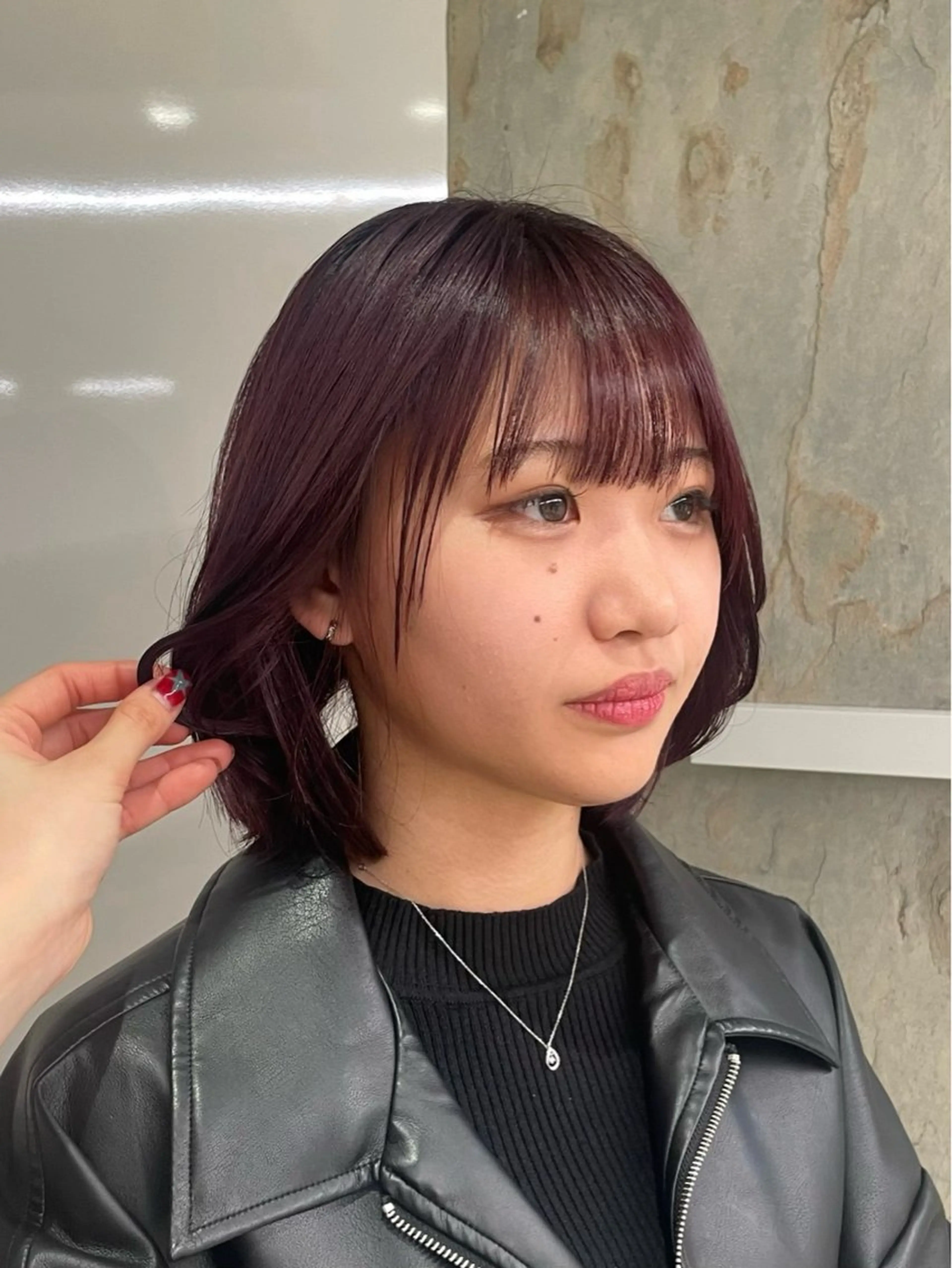 ミディアム カラー レッドカラー 大谷 百音のヘアスタイル