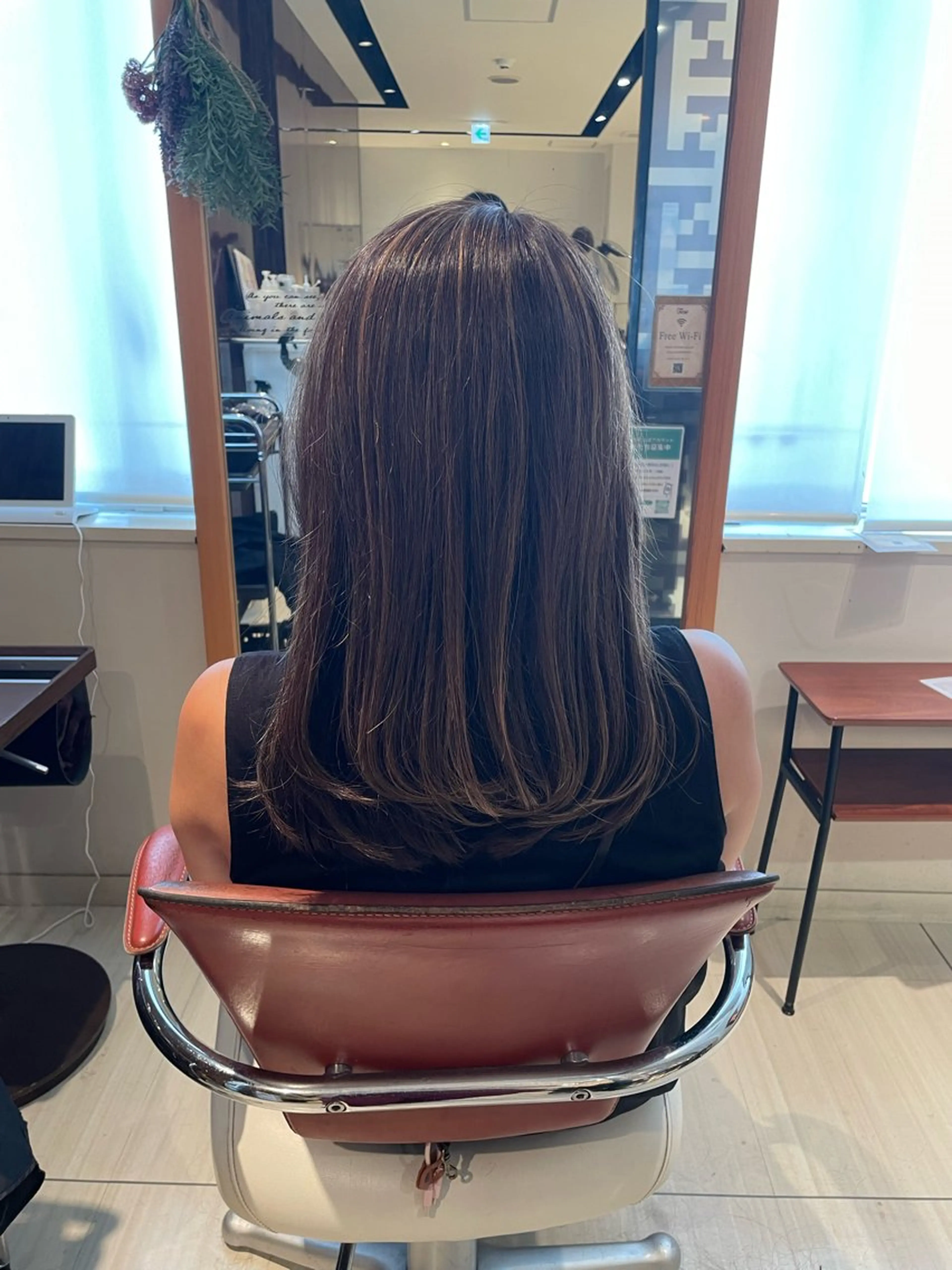 セミロング ハイライト レイヤーカット 麻生 雪菜のマツエク・マツパデザイン