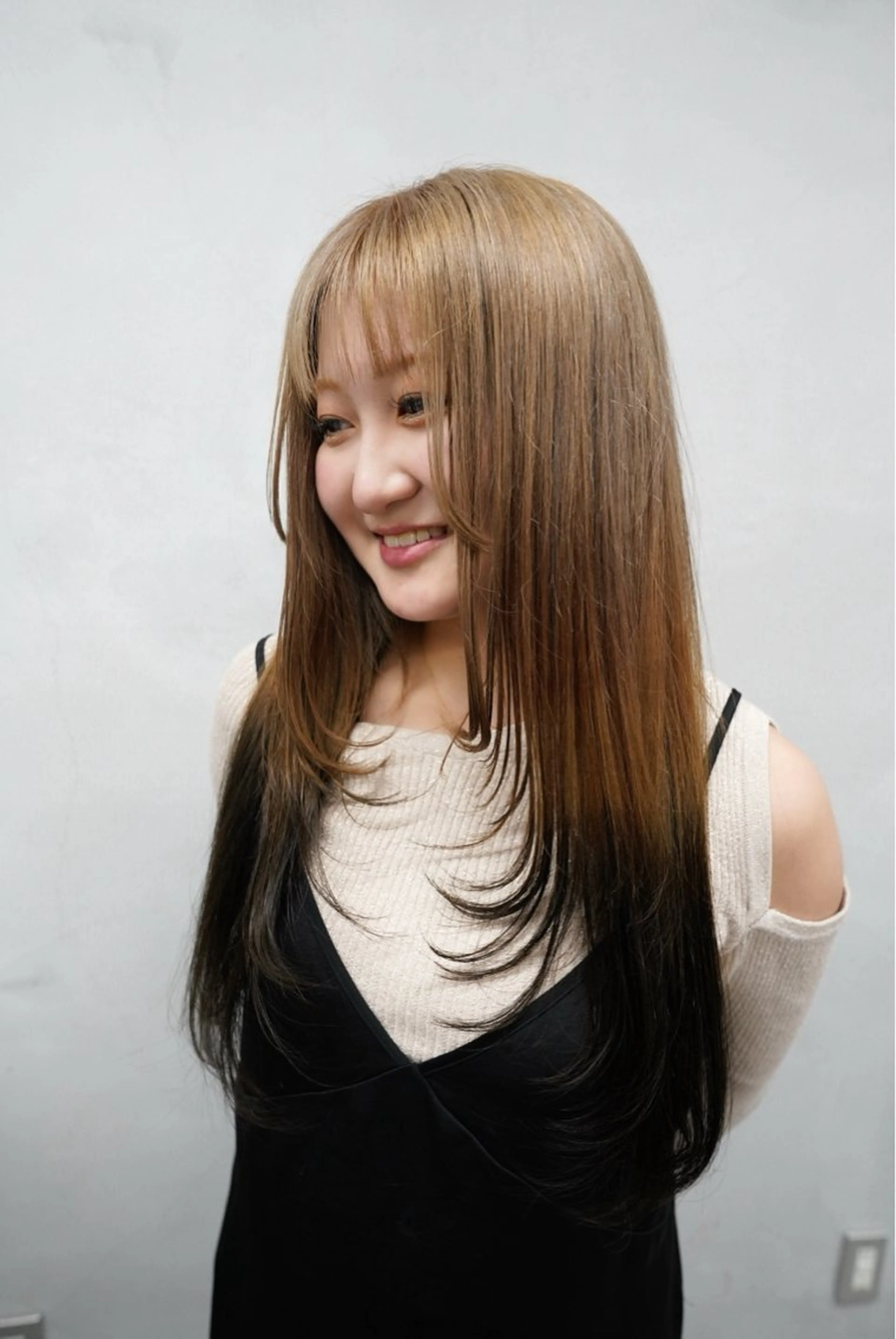 ロング カラー 黒髪 ブロンド 田代 佳穂のヘアスタイル