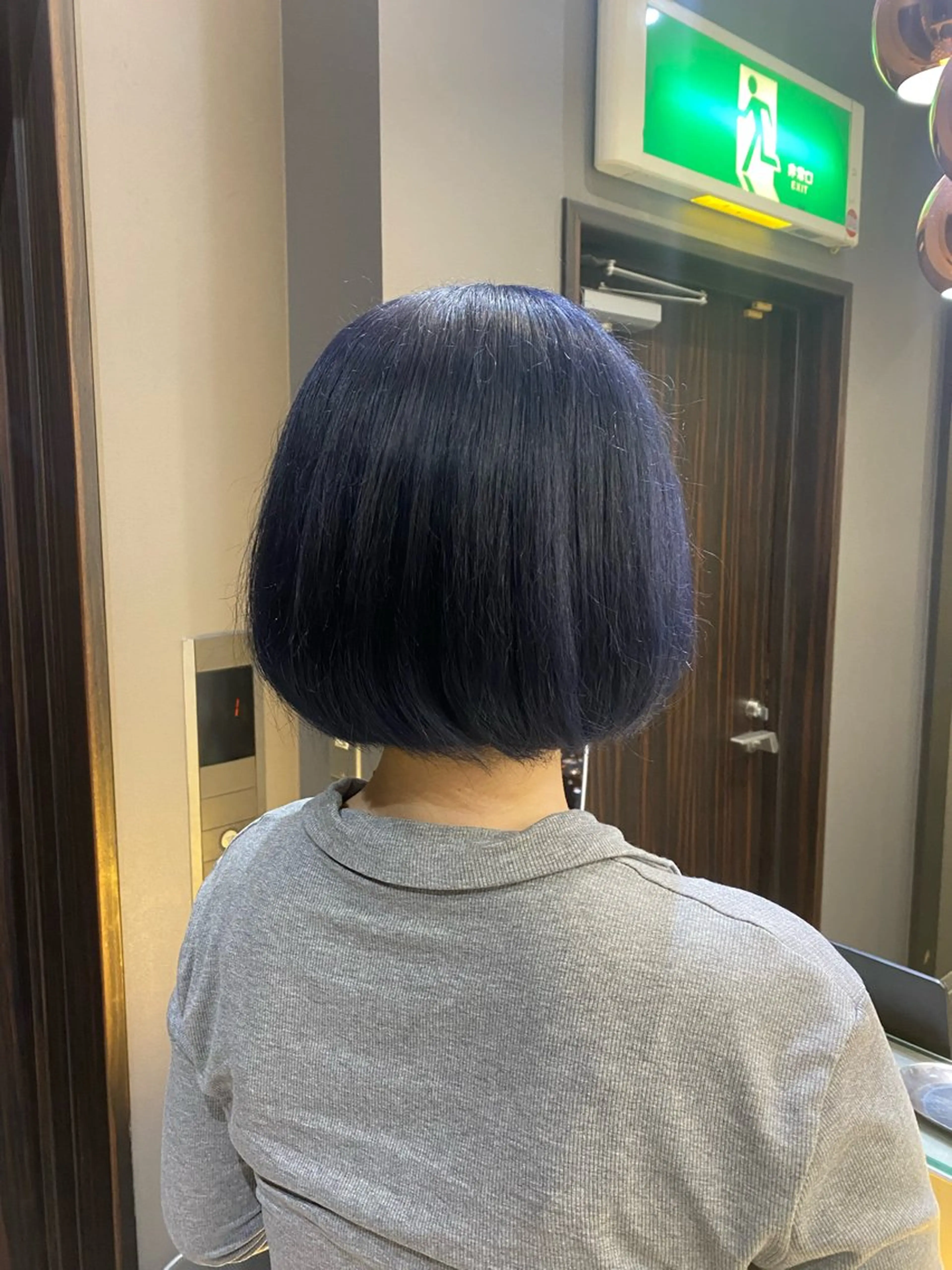 ショート カラー noa 寒色系カラーブリーチのヘアスタイル