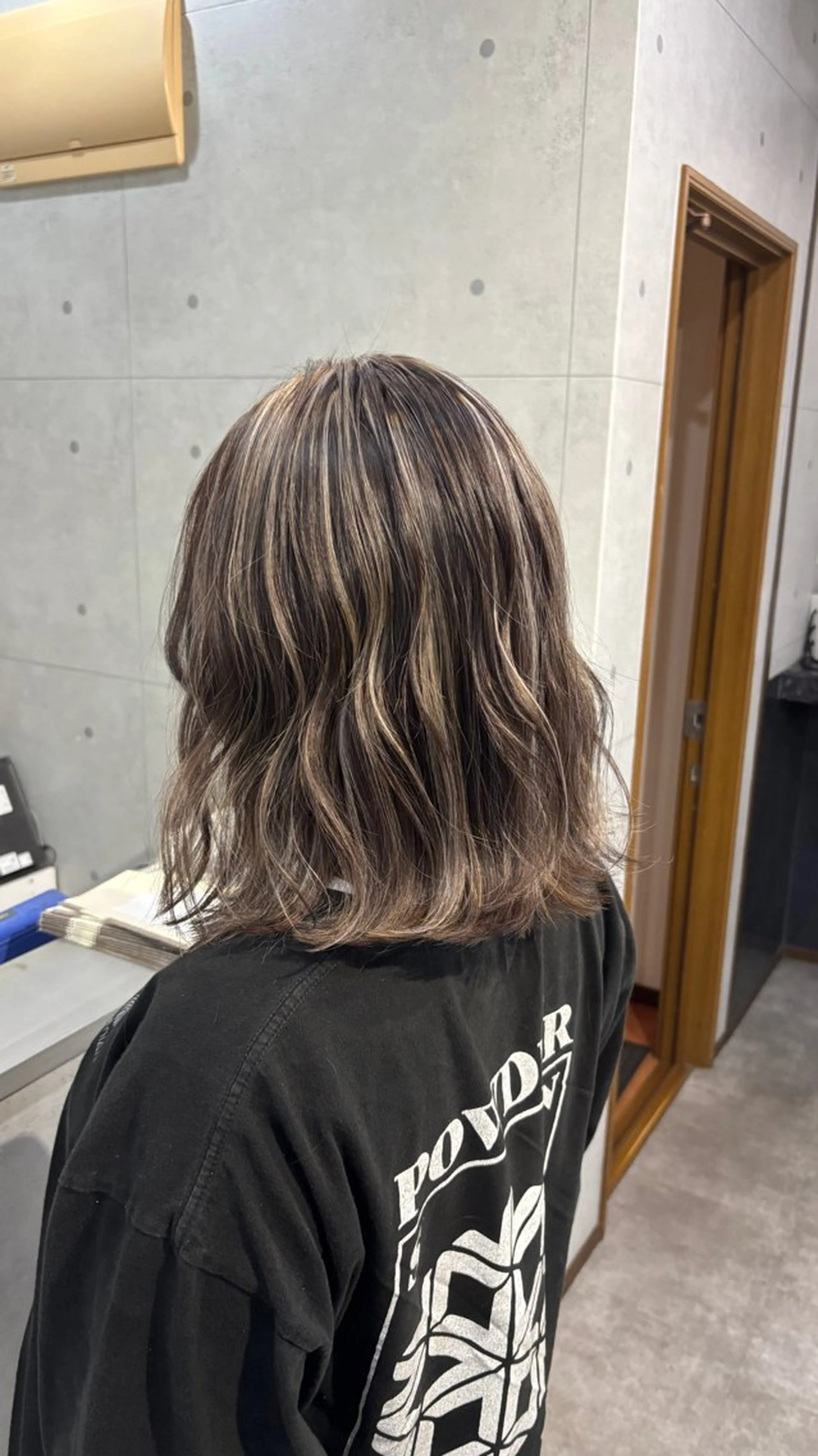 ミディアム ボブ くびれヘア くせ毛 髪質改善 切りっぱなしロブ カット ヘアカラー REVE所属・REVE美容室 REVEマツエクのヘアスタイル