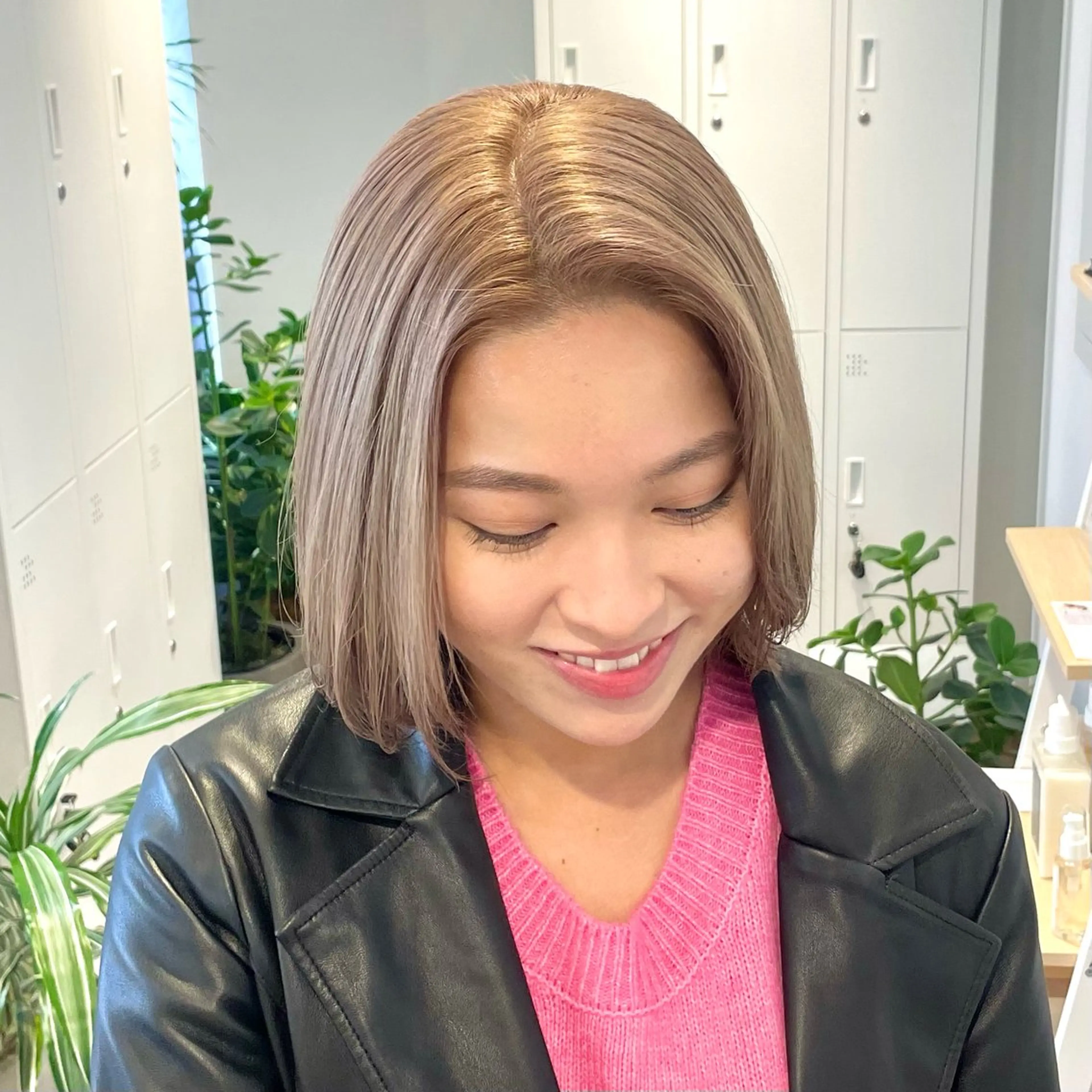 ミディアム カラー ヘアアレンジ ベージュカラー ブリーチ ホワイトベージュ ボブ カット ヘアカラー トリートメント 🎀ダブルカラーレイ ヤーyuuri🎀のヘアスタイル