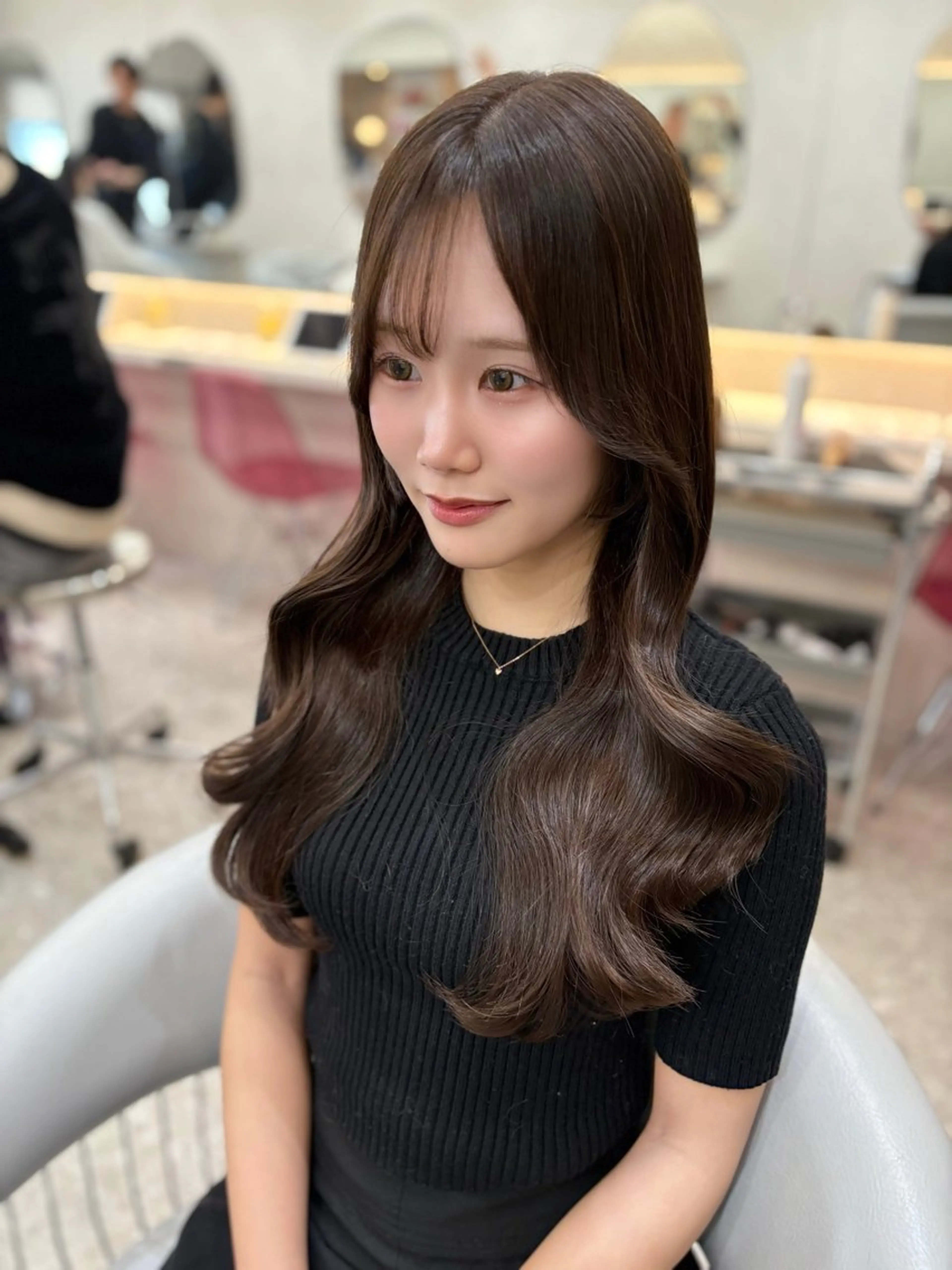 ロング カラー ベージュカラー ブリーチ ブラウンカラー ショコラベージュ チョコレートブラウン カット ヘアカラー トリートメント 新宿/韓国ヘア 中明度カラー/かやのヘアスタイル