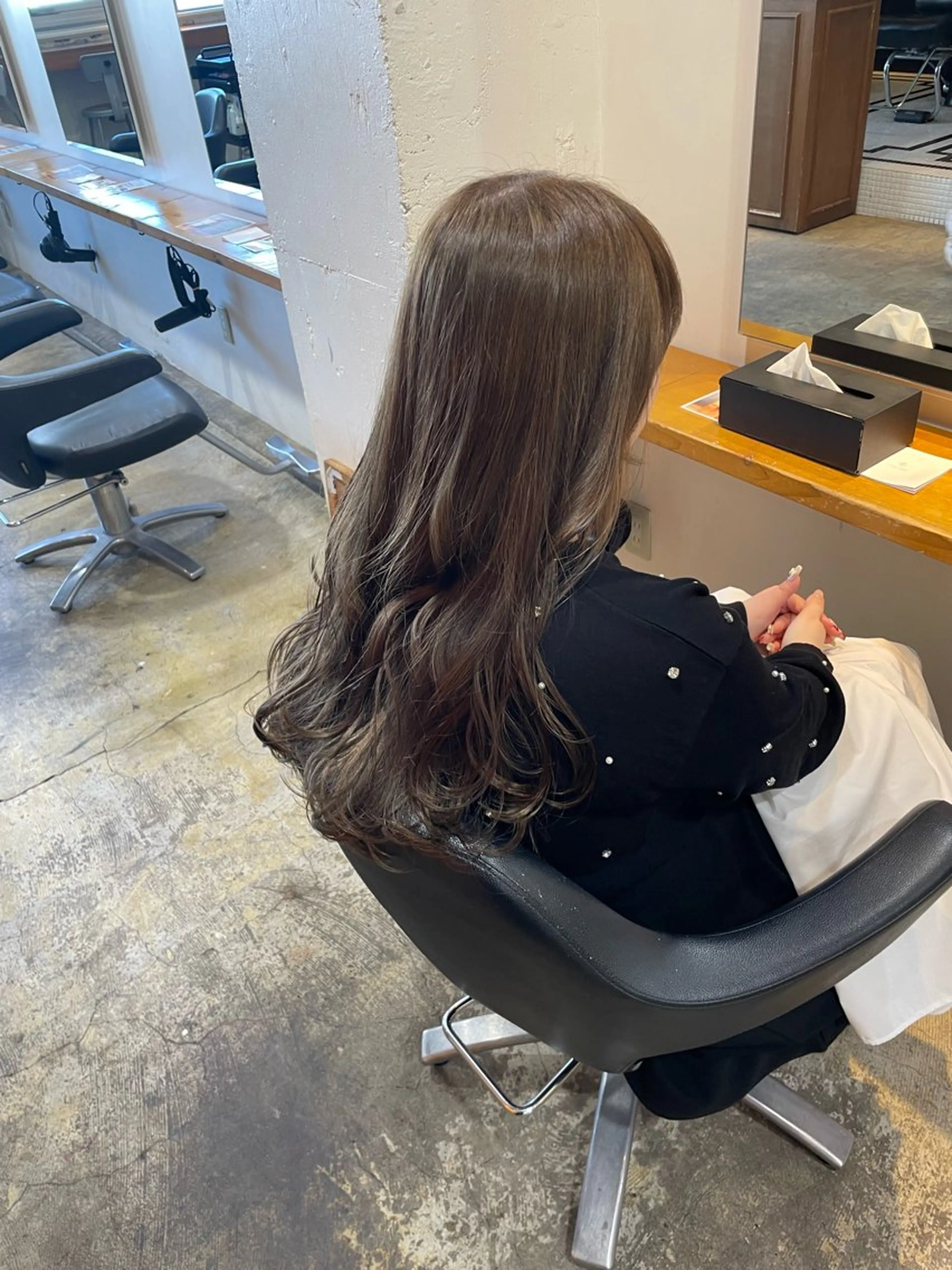 ロング カラー ベージュカラー MIOベージュカラー 柔らかいカラーのヘアスタイル