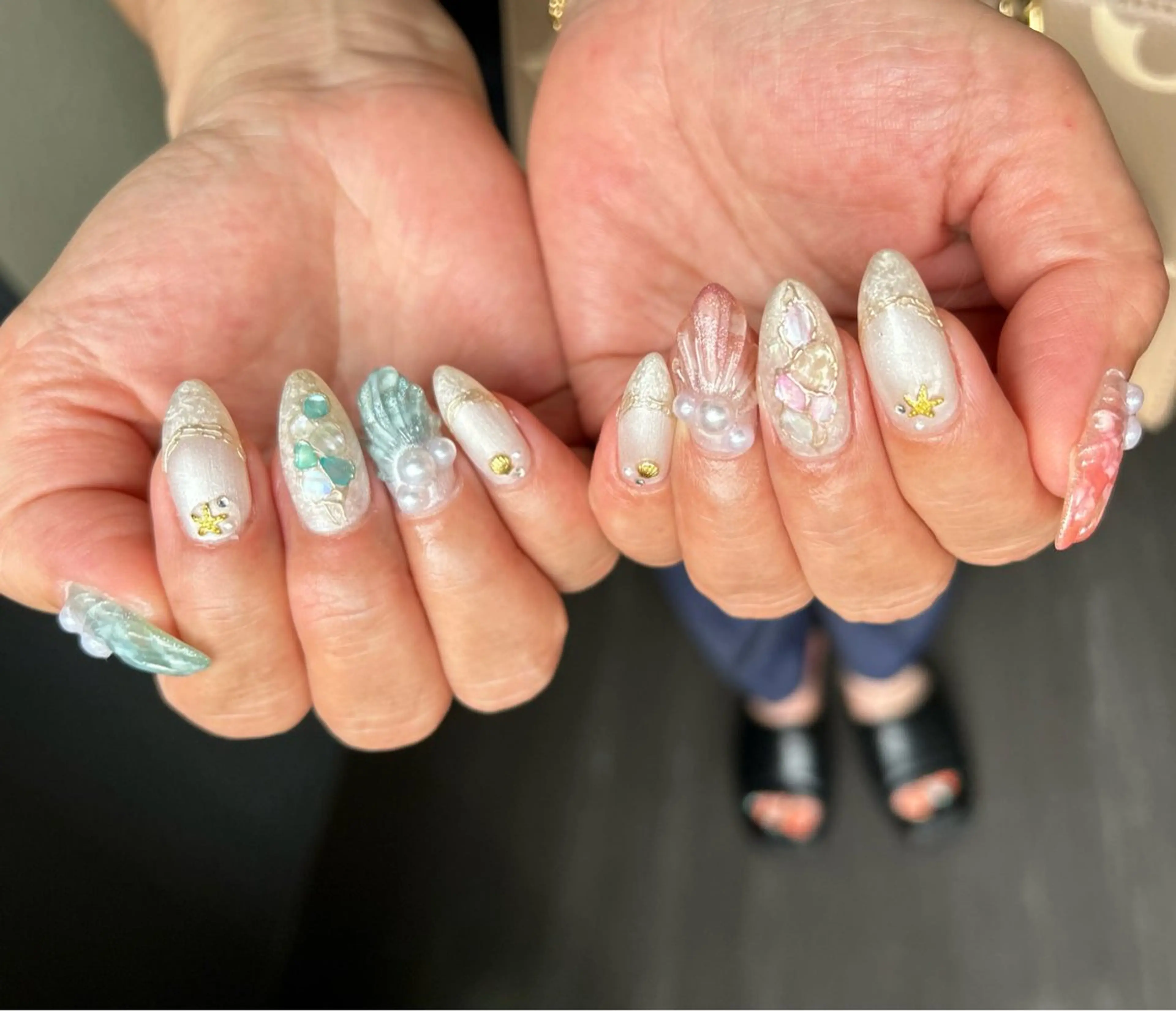 ネイル ハンドネイル フットネイル ✴︎ Delightのネイルデザイン