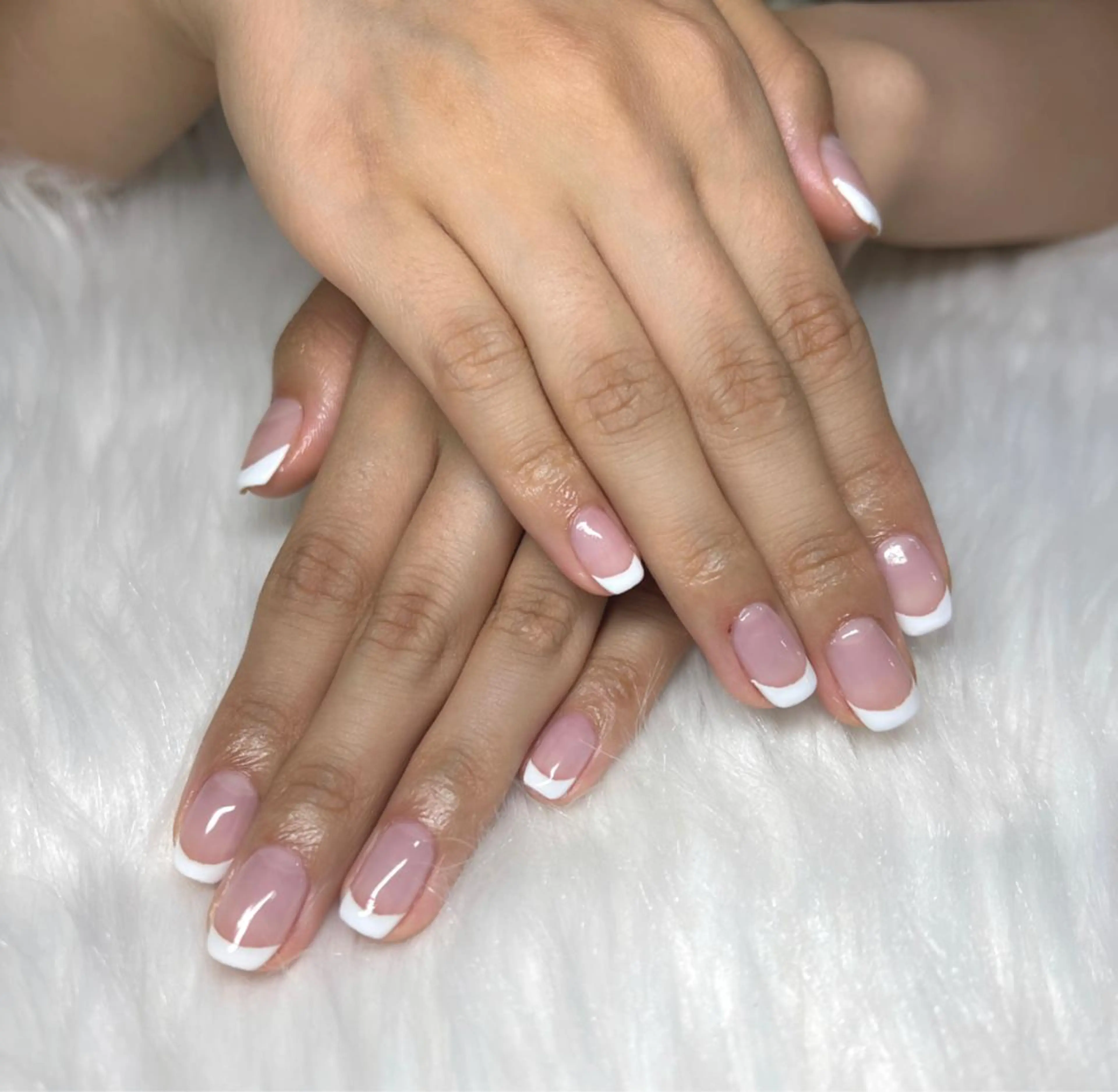 ネイル オーロラネイル フレンチネイル ジェルネイル パラジェル スカルプネイル ハンドネイル LeaLea nails.のネイルデザイン