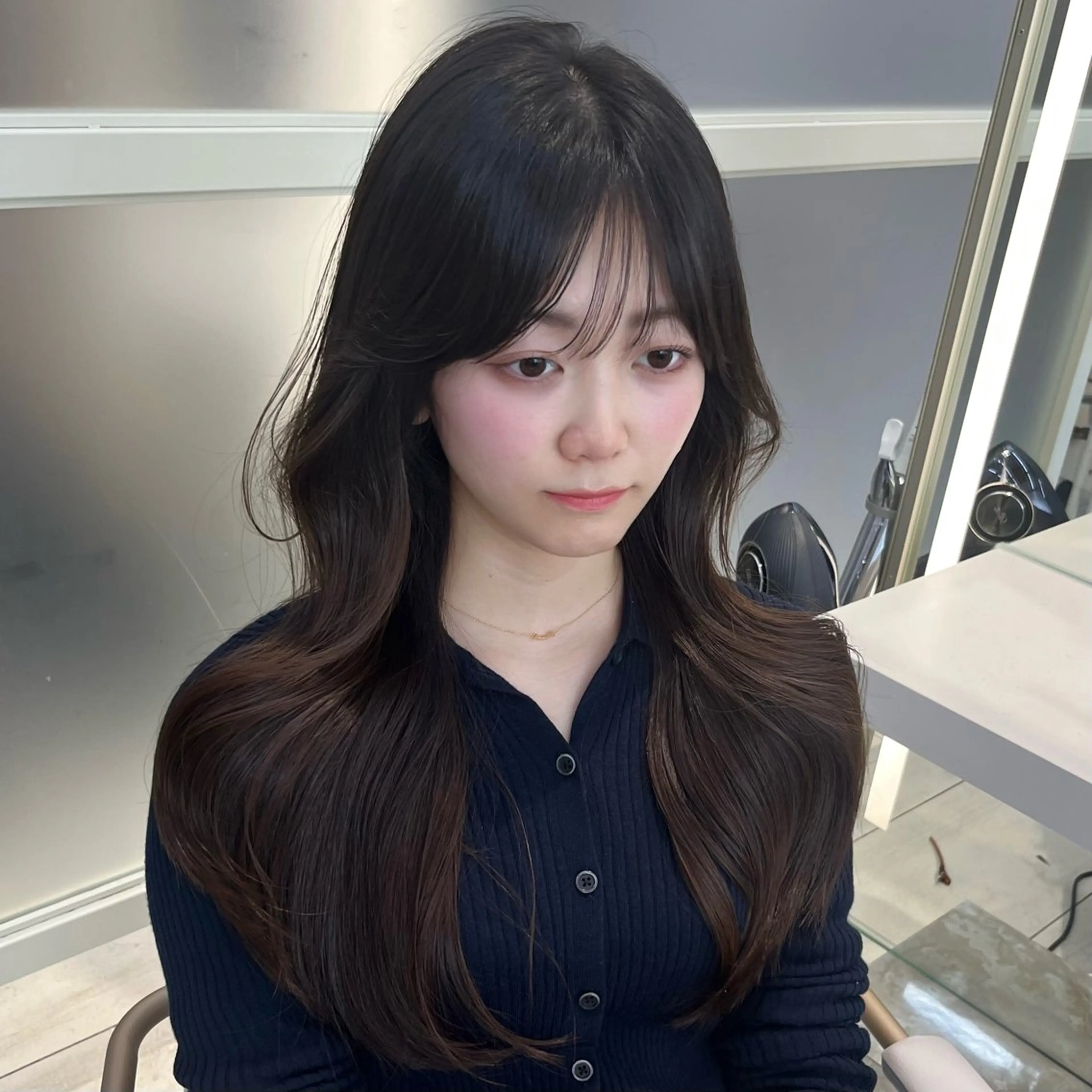 ロング カラー 似合わせレイヤー 透明感カラーのヘアスタイル