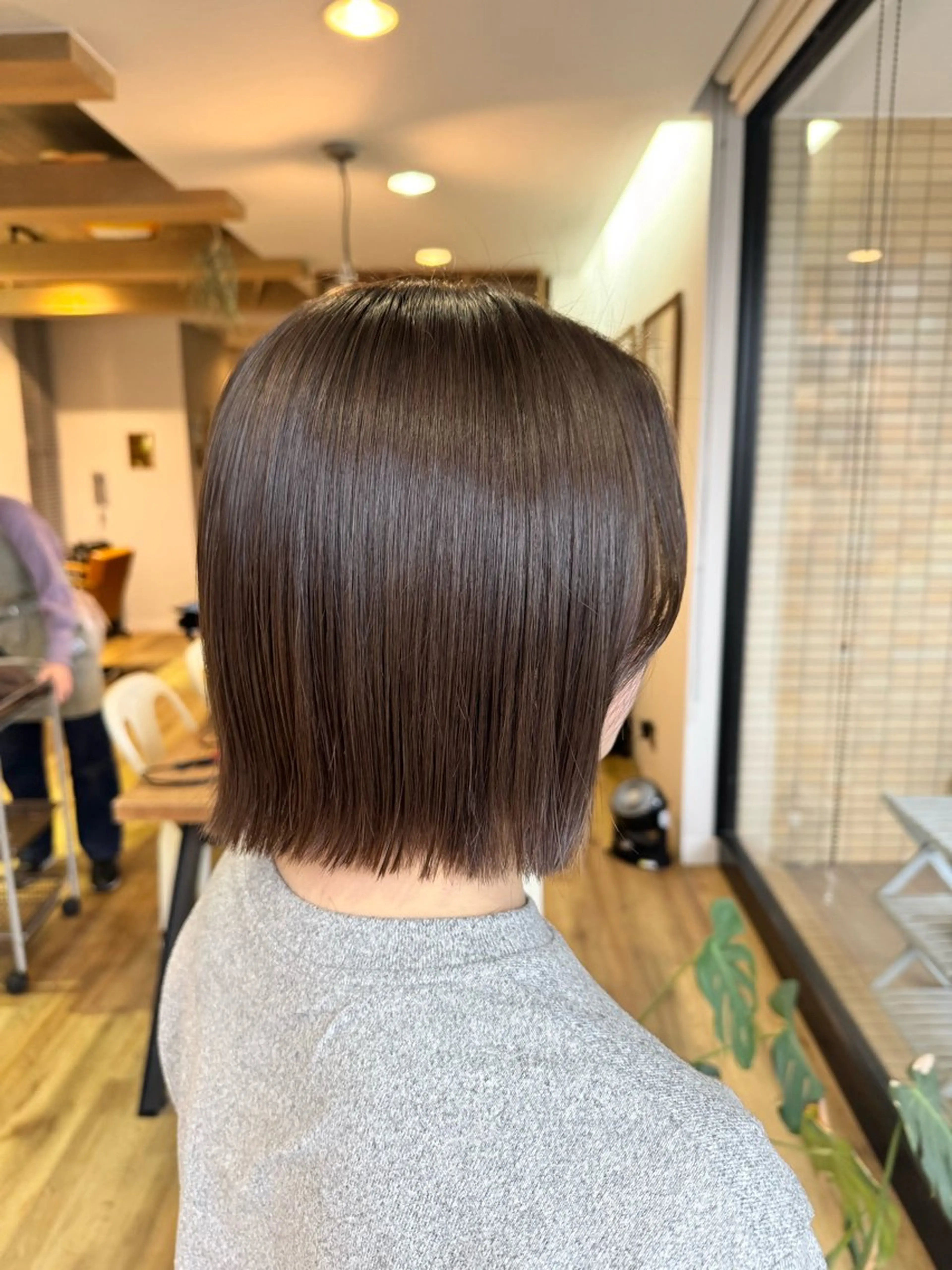 ショート カラー ベージュカラー オリーブベージュ カット ヘアカラー トリートメント ツキダテ ユイのヘアスタイル