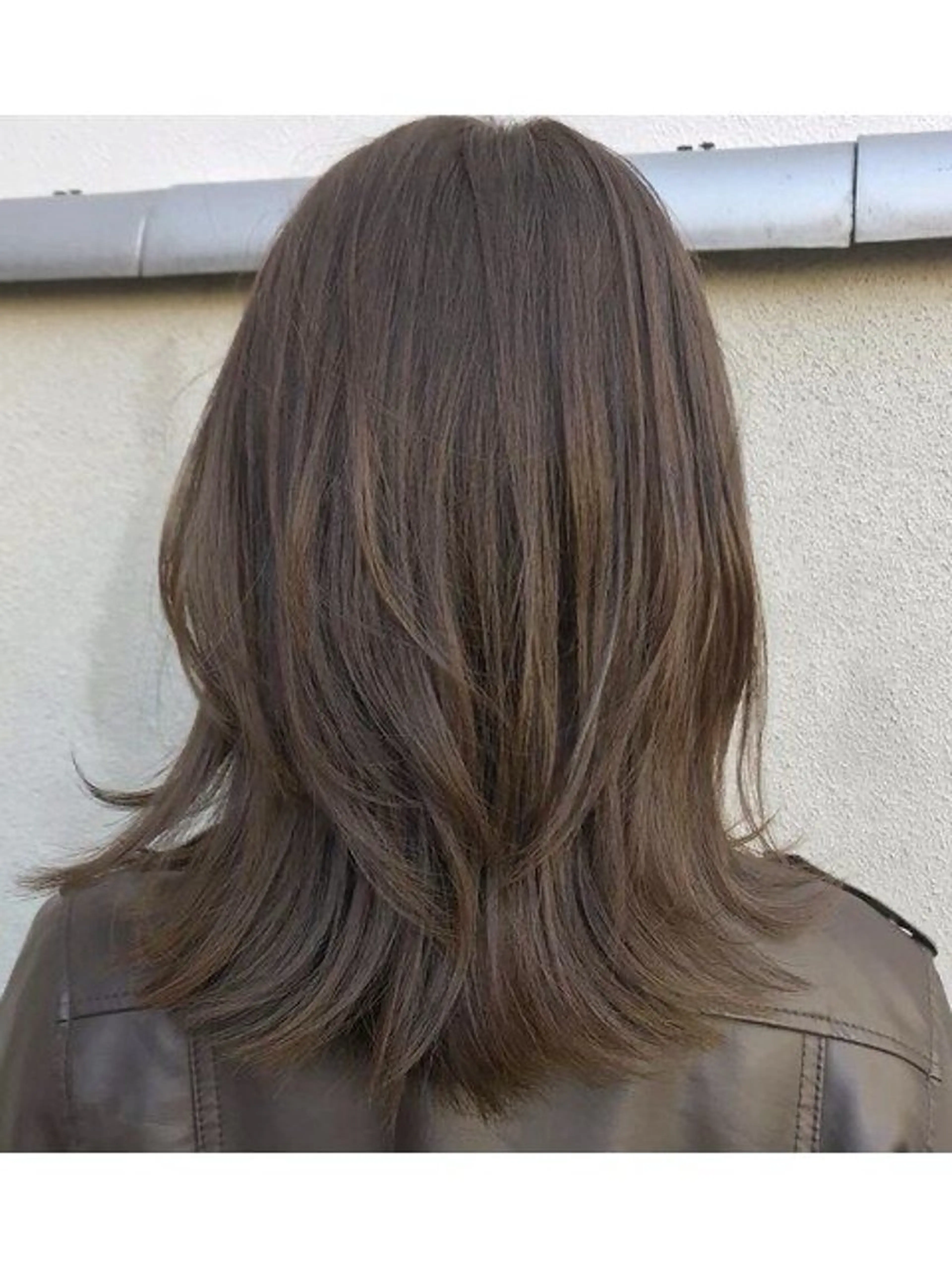 ミディアム 石川 幸呼のヘアスタイル