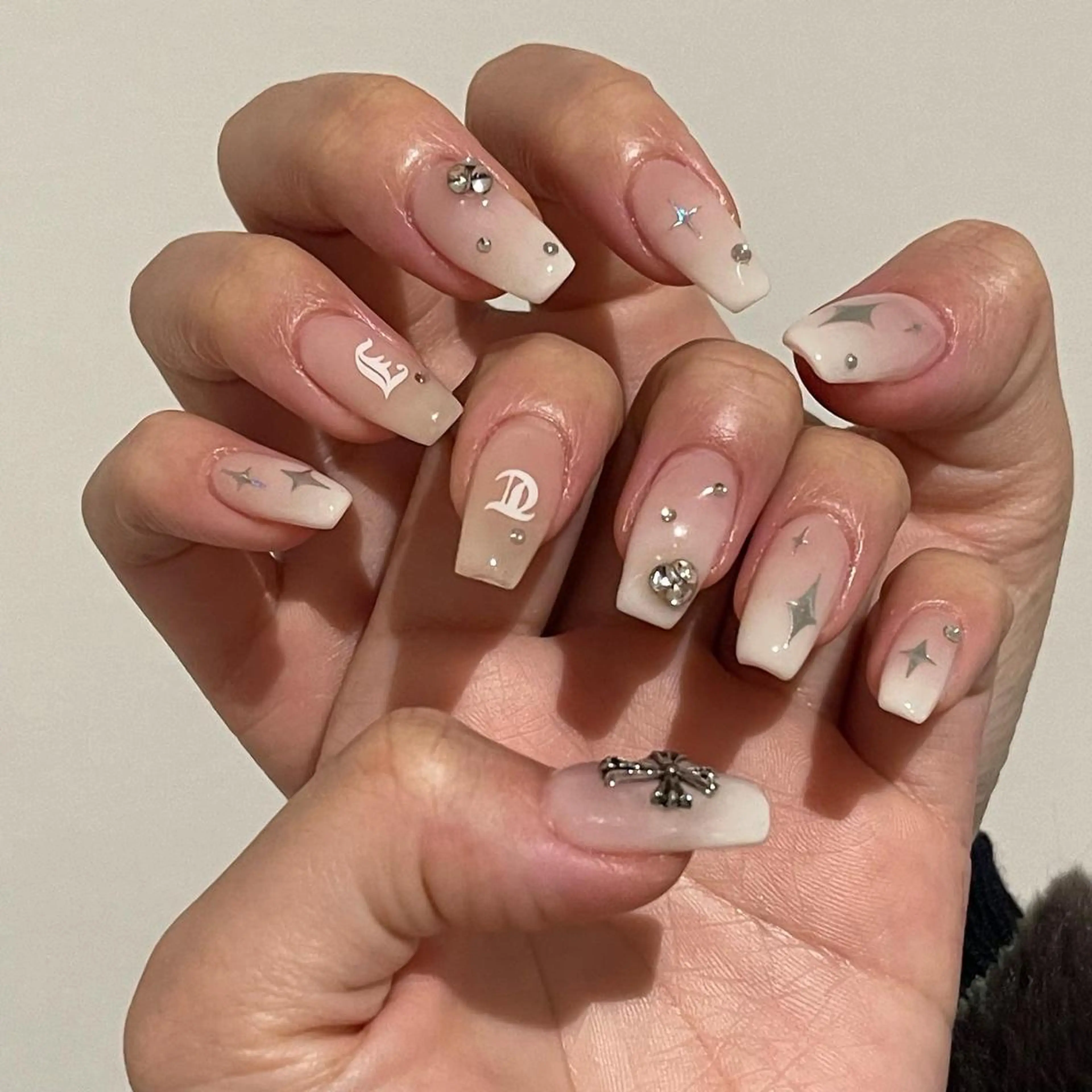 ネイル 8113 海外/y2k/韓国のネイルデザイン