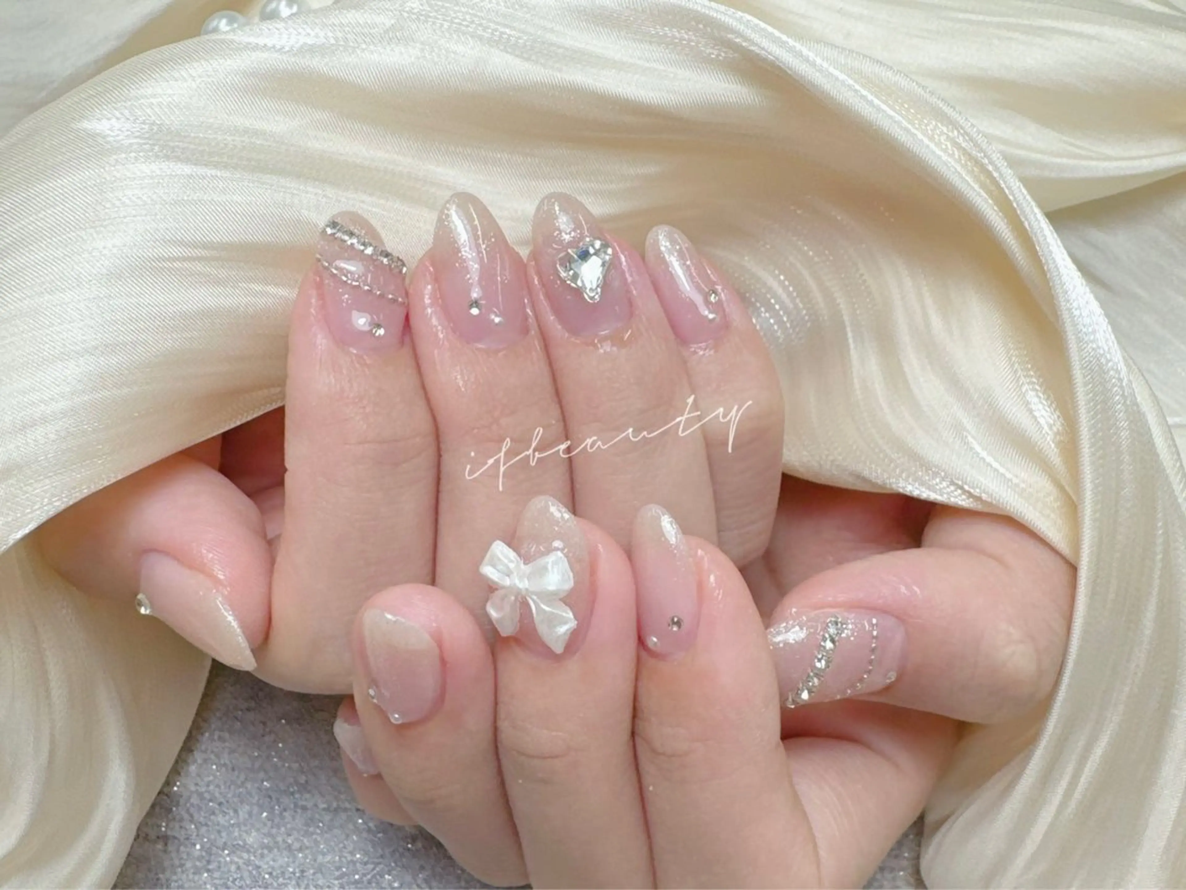 初回ソフトジェルオフ無料【HAND】ワンカラー/ラメグラ💅パーツ付け放題の写真