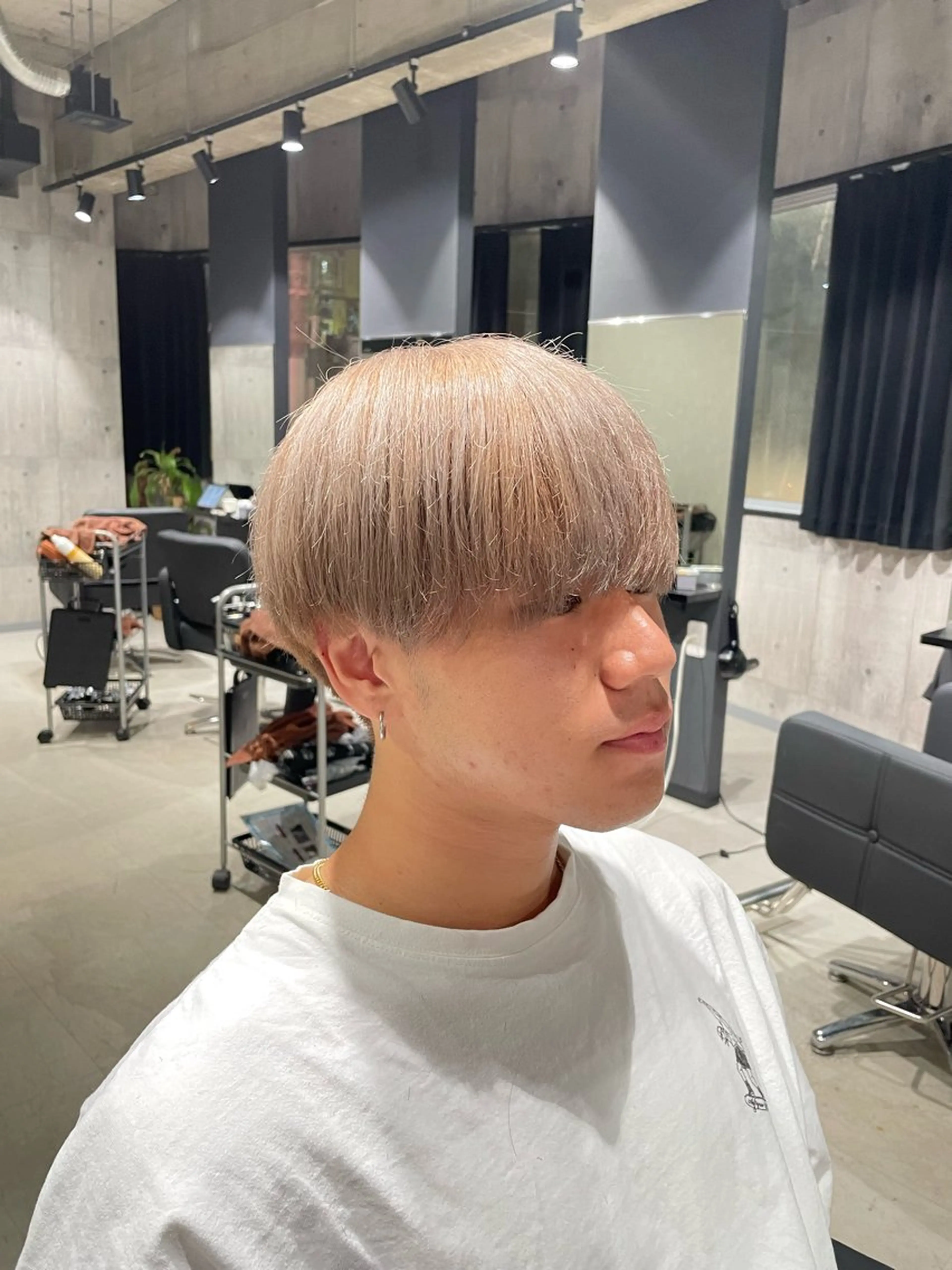 ショート カラー パーマ メンズ メンズブリーチ メンズハイトーン マッシュ ブリーチ ハイトーンカラー カット ヘアカラー トリートメント _white【京橋店】所属・_WHITE / KENTOのヘアスタイル