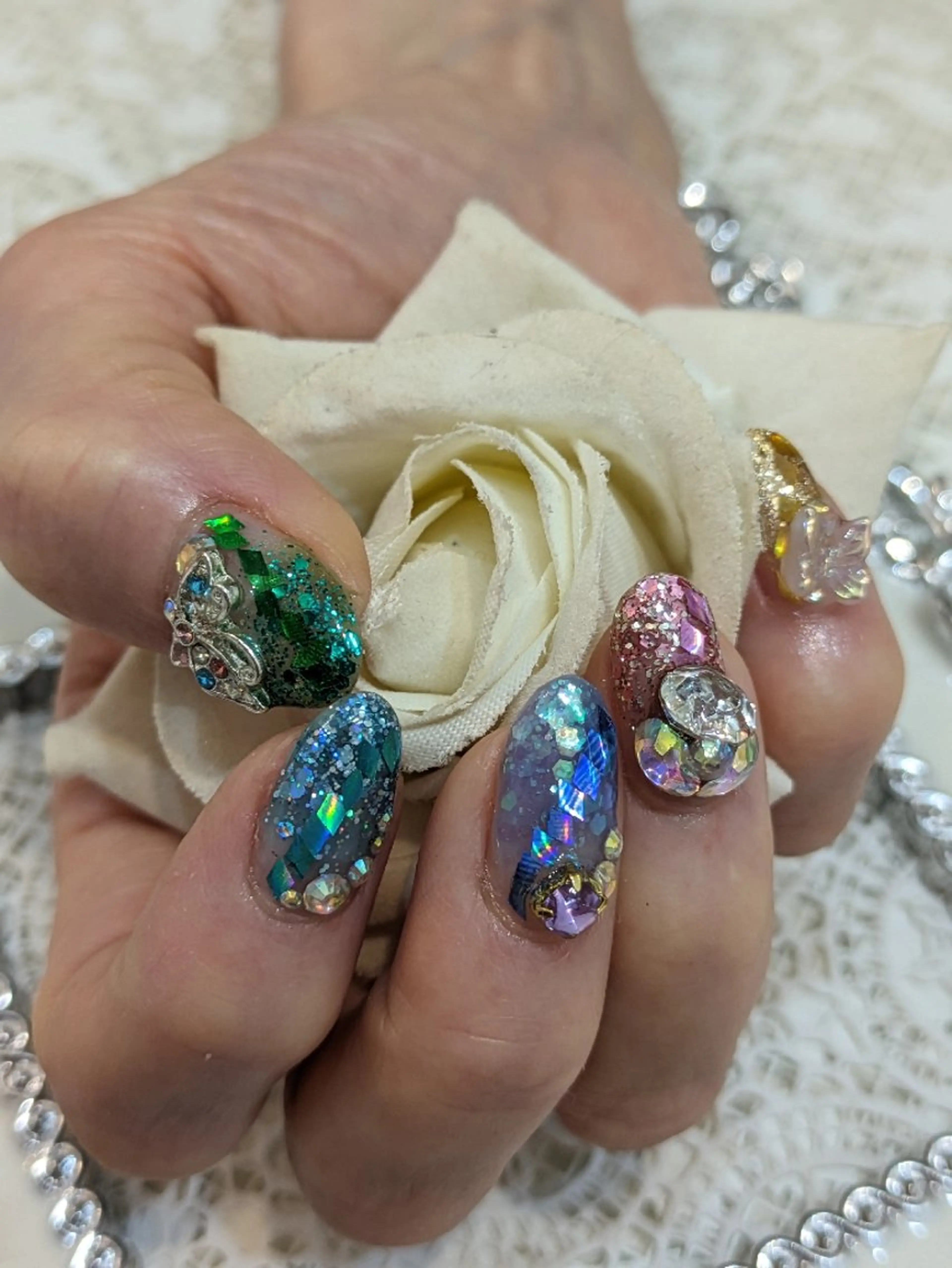 ネイル エステとネイル ローズコンフォートのネイルデザイン