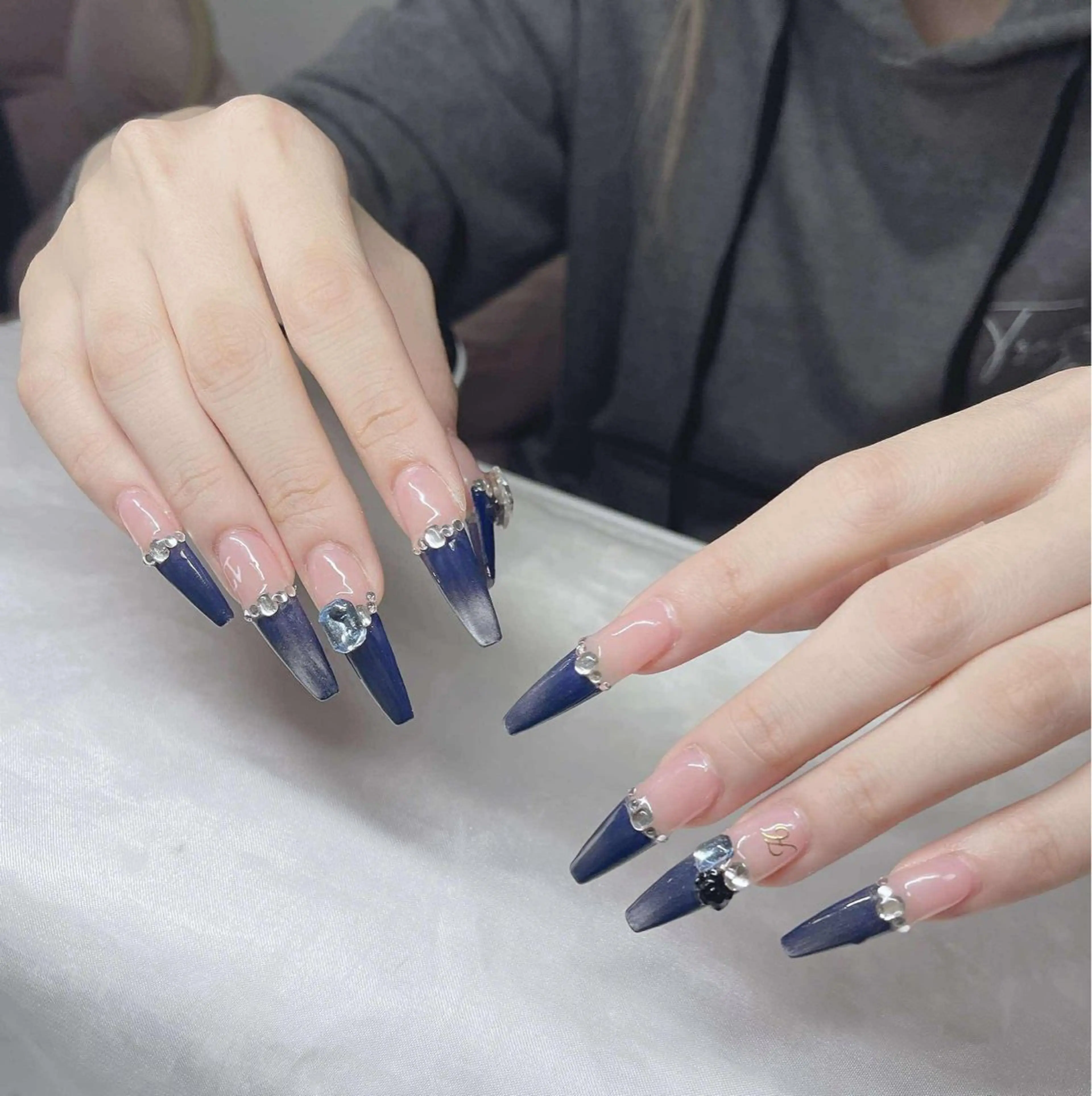 ネイル 長さ出し グラデーション 卒業式 キラキラネイル マグネットネイル ハンドネイル Lee Nailsのネイルデザイン