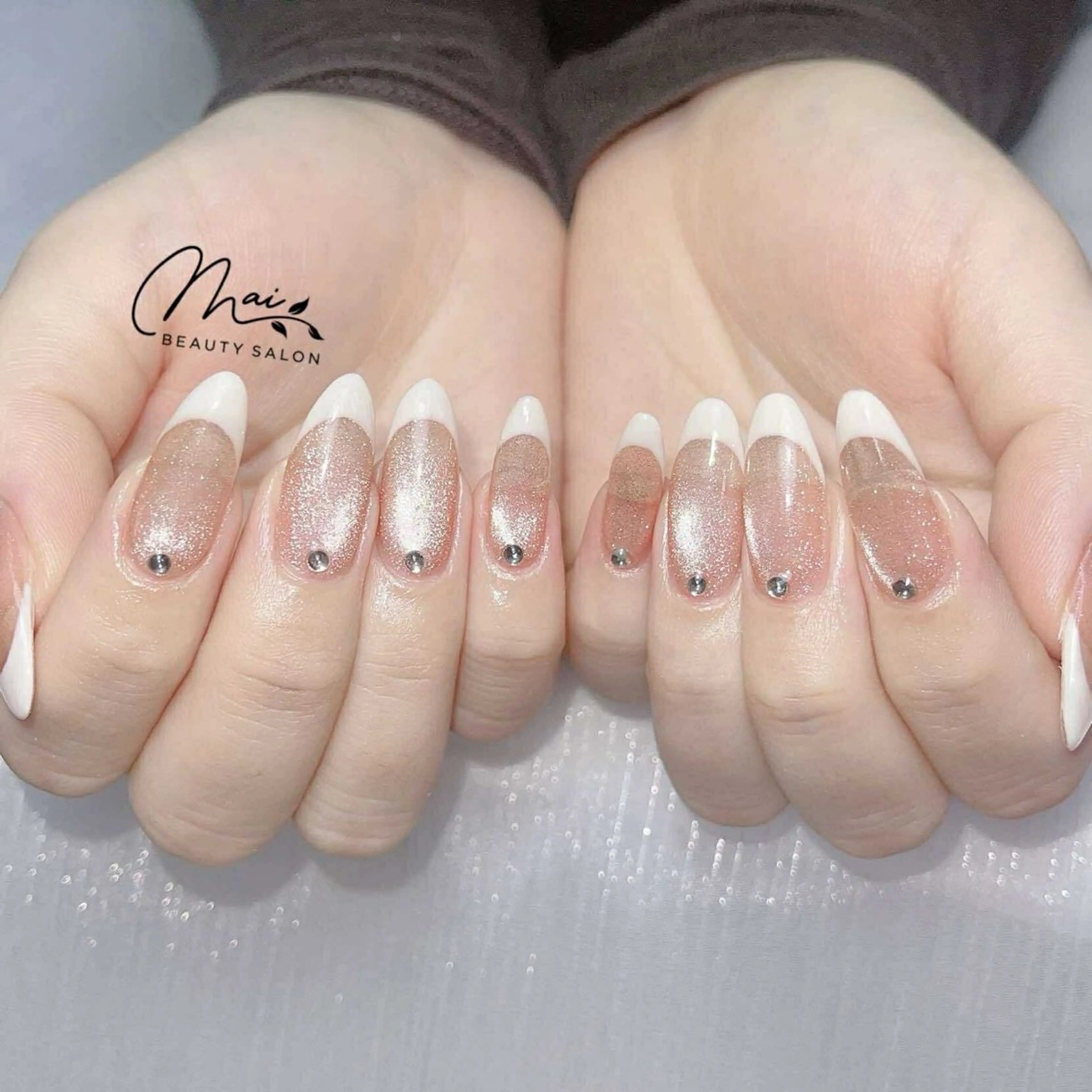 ネイル ボルドー チークネイル キラキラネイル マグネットネイル ニュアンスネイル ハンドネイル MaiBeauty Niのネイルデザイン