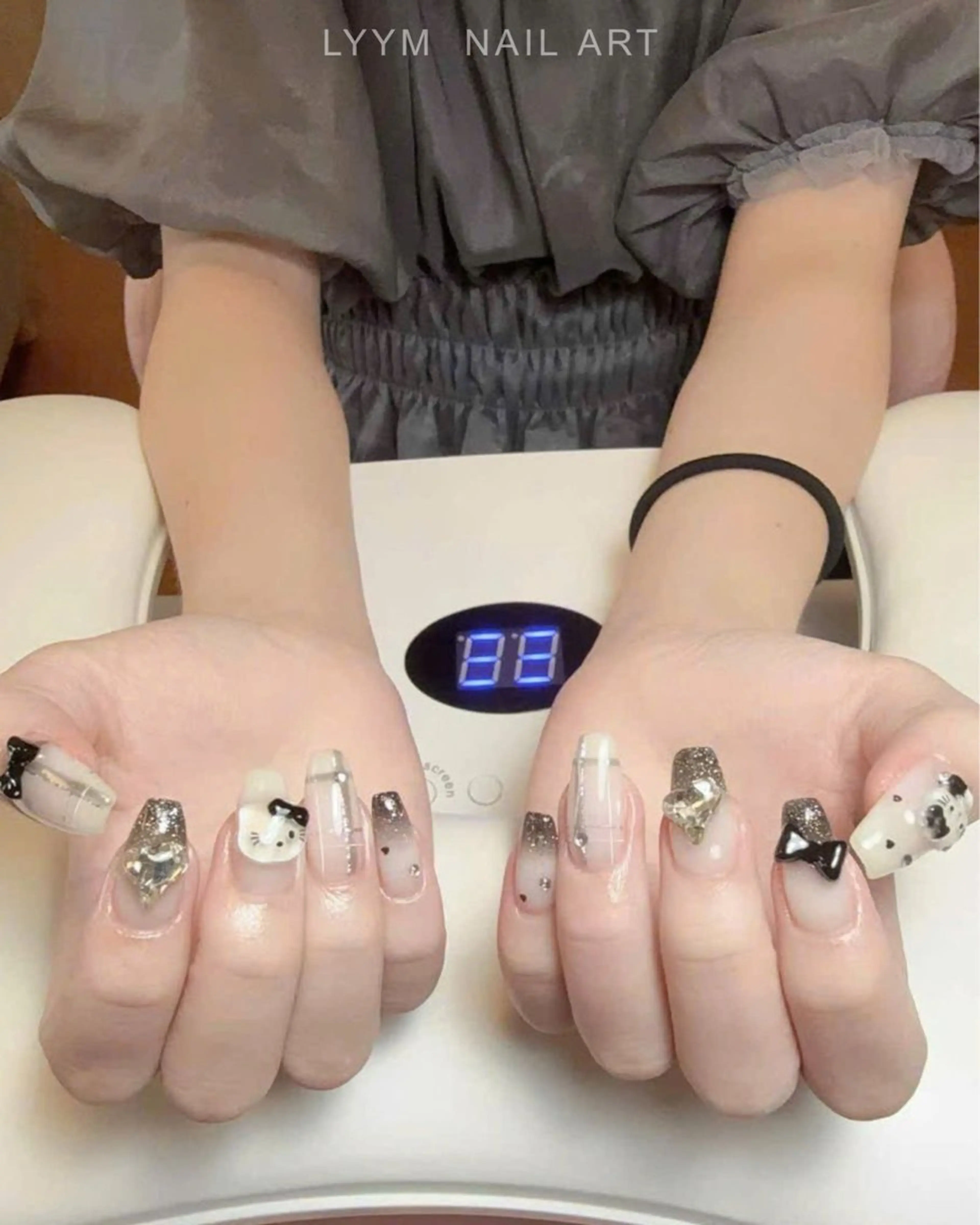 ネイル 韓国ネイル ラメ(グリッター) リボン シルバー ハンドネイル LYYM Salonのネイルデザイン